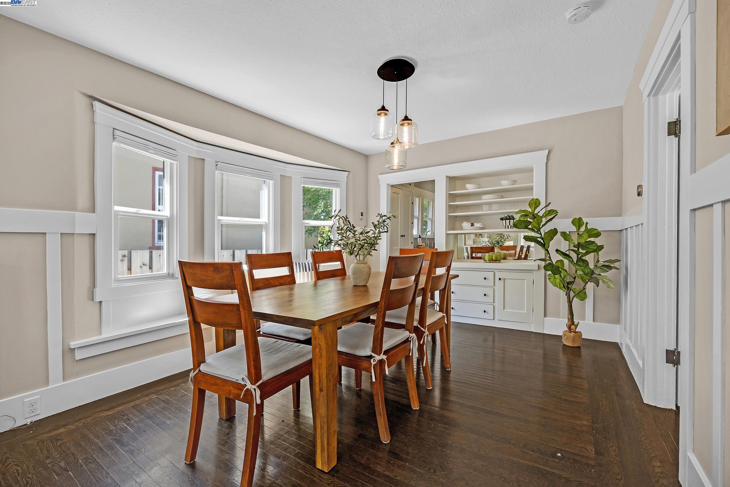 Detail Gallery Image 7 of 33 For 2230 Sacramento St, Berkeley,  CA 94702 - 3 Beds | 1 Baths
