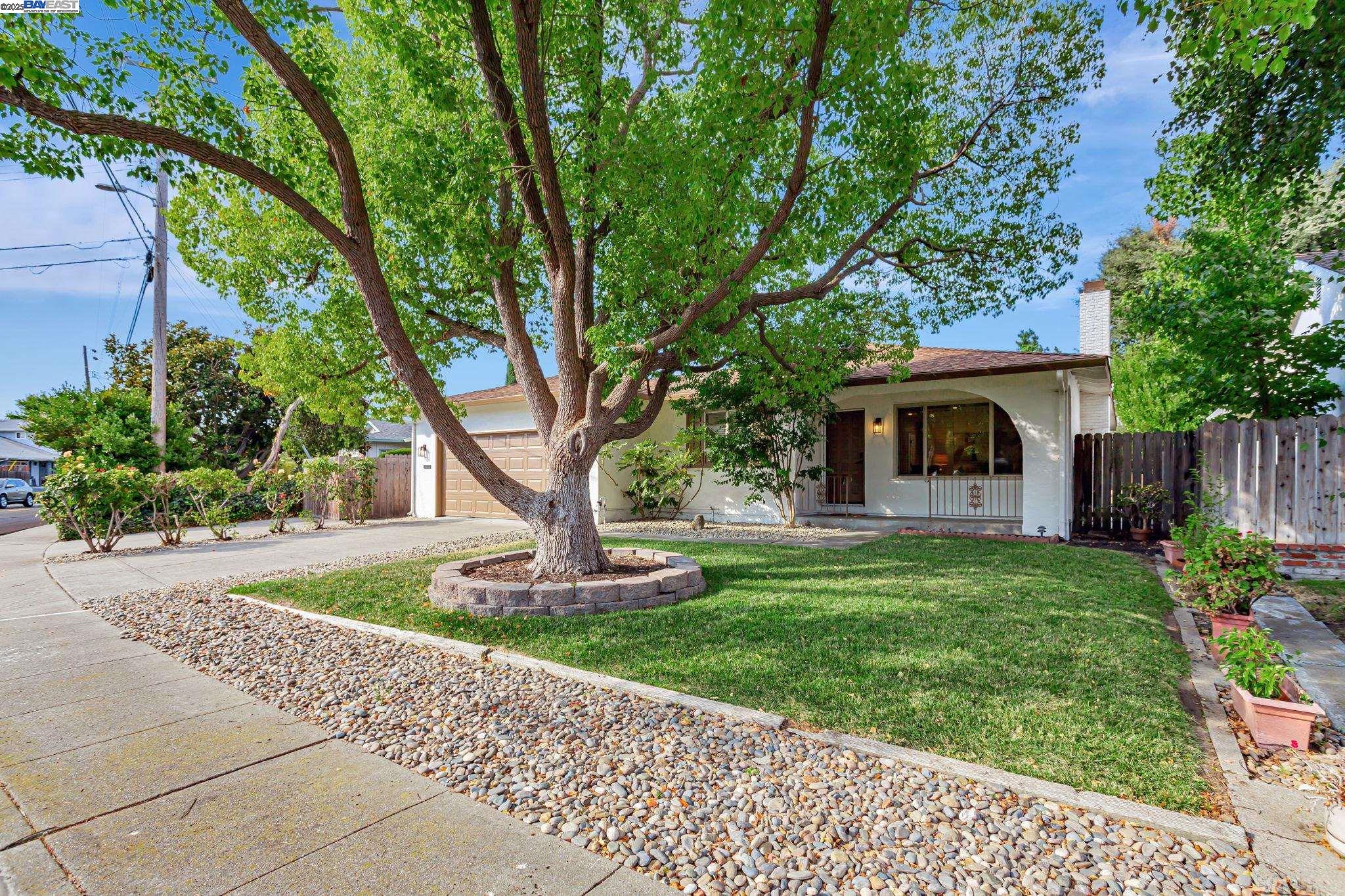 Detail Gallery Image 2 of 31 For 6976 Allegheny Dr, Dublin,  CA 94568 - 3 Beds | 2 Baths