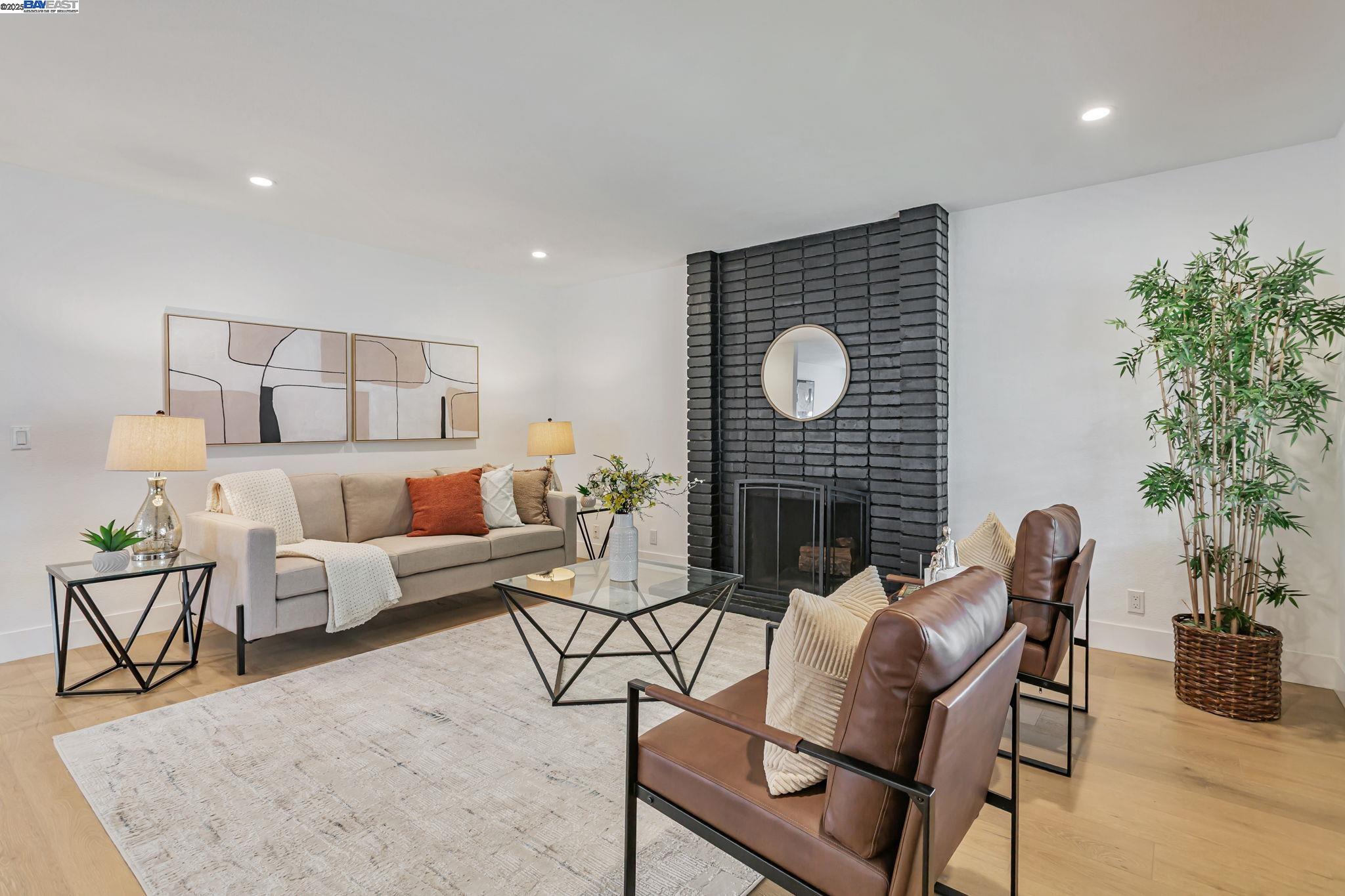 Detail Gallery Image 3 of 31 For 6976 Allegheny Dr, Dublin,  CA 94568 - 3 Beds | 2 Baths