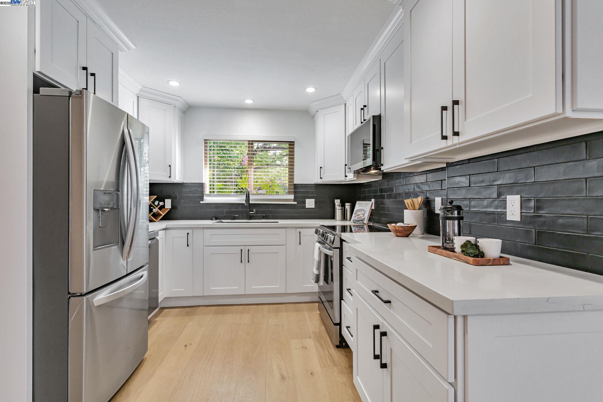 Detail Gallery Image 7 of 31 For 6976 Allegheny Dr, Dublin,  CA 94568 - 3 Beds | 2 Baths
