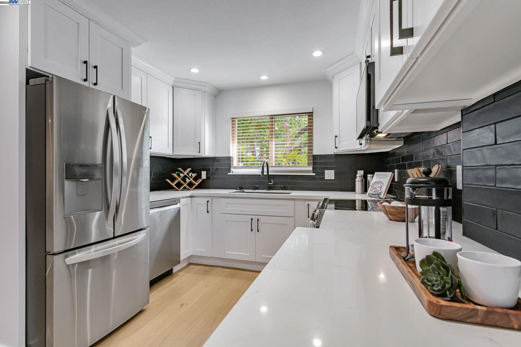 Detail Gallery Image 8 of 31 For 6976 Allegheny Dr, Dublin,  CA 94568 - 3 Beds | 2 Baths