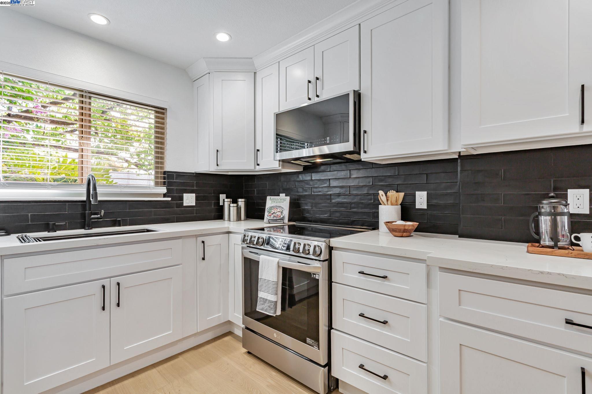 Detail Gallery Image 9 of 31 For 6976 Allegheny Dr, Dublin,  CA 94568 - 3 Beds | 2 Baths