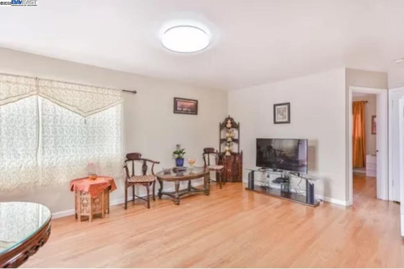 Detail Gallery Image 5 of 43 For 917 Mills Ave, San Bruno,  CA 94066-3179 - – Beds | – Baths