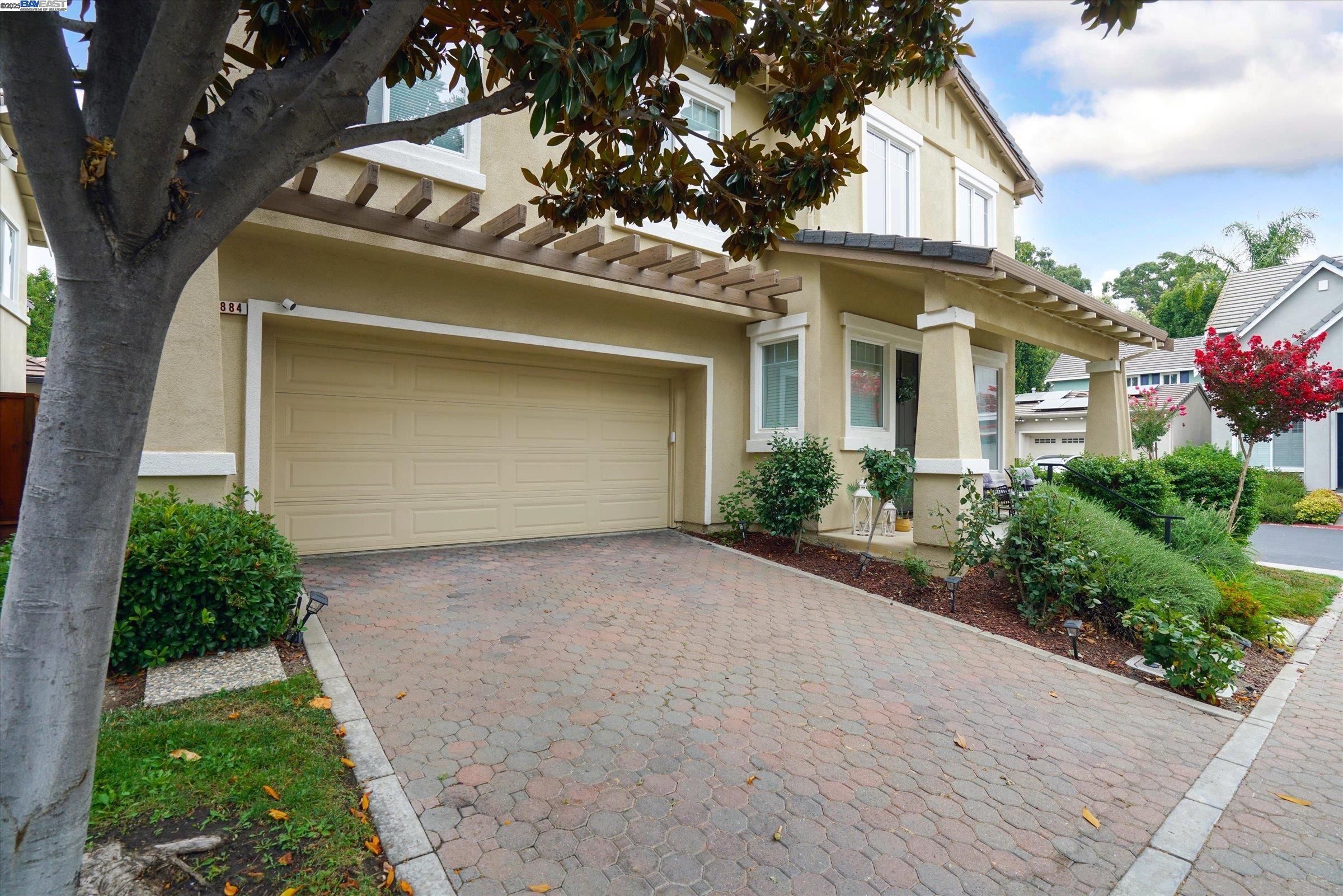 Detail Gallery Image 2 of 60 For 5884 Cedarwood Cmn, Livermore,  CA 94550 - 4 Beds | 2/1 Baths