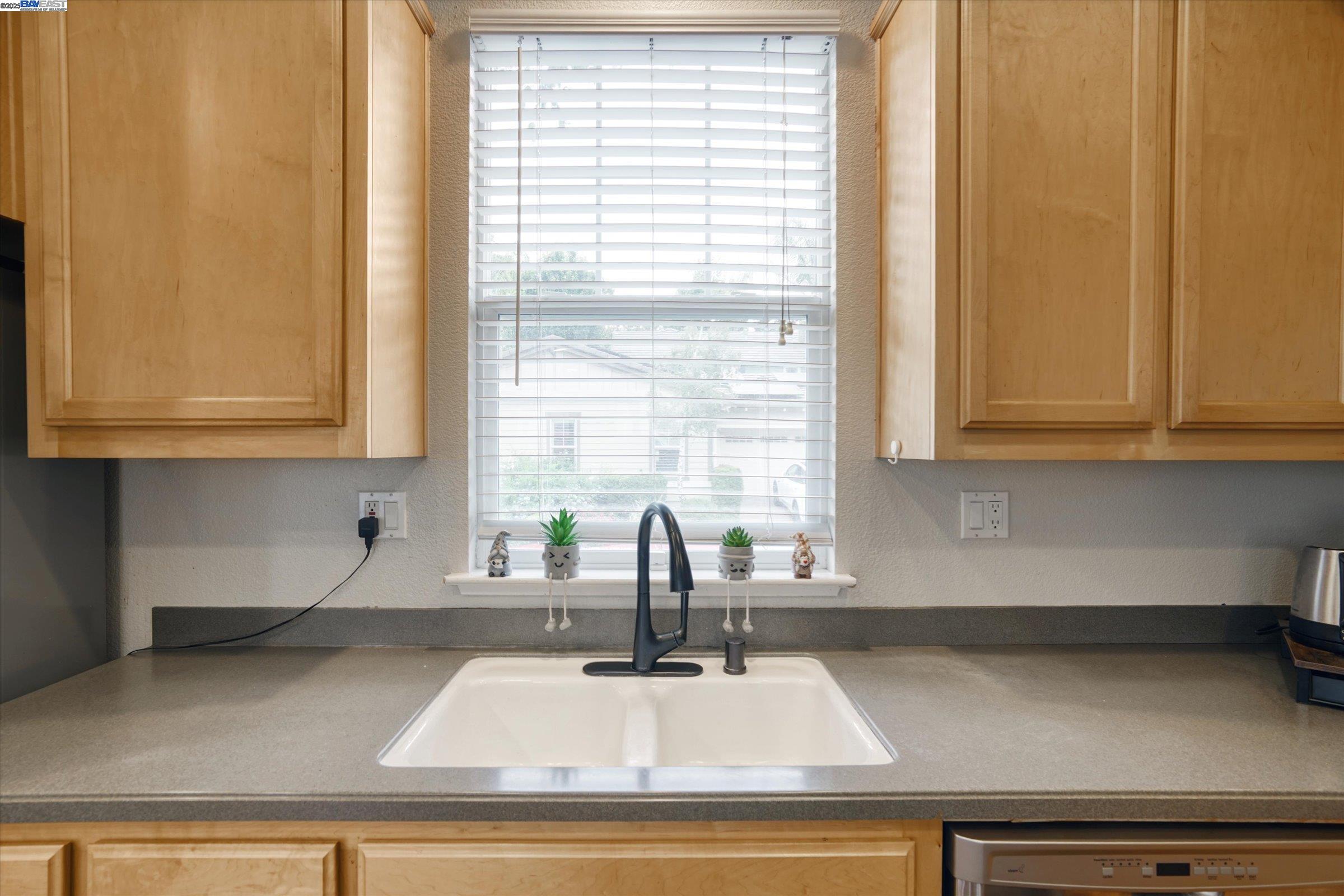 Detail Gallery Image 18 of 60 For 5884 Cedarwood Cmn, Livermore,  CA 94550 - 4 Beds | 2/1 Baths