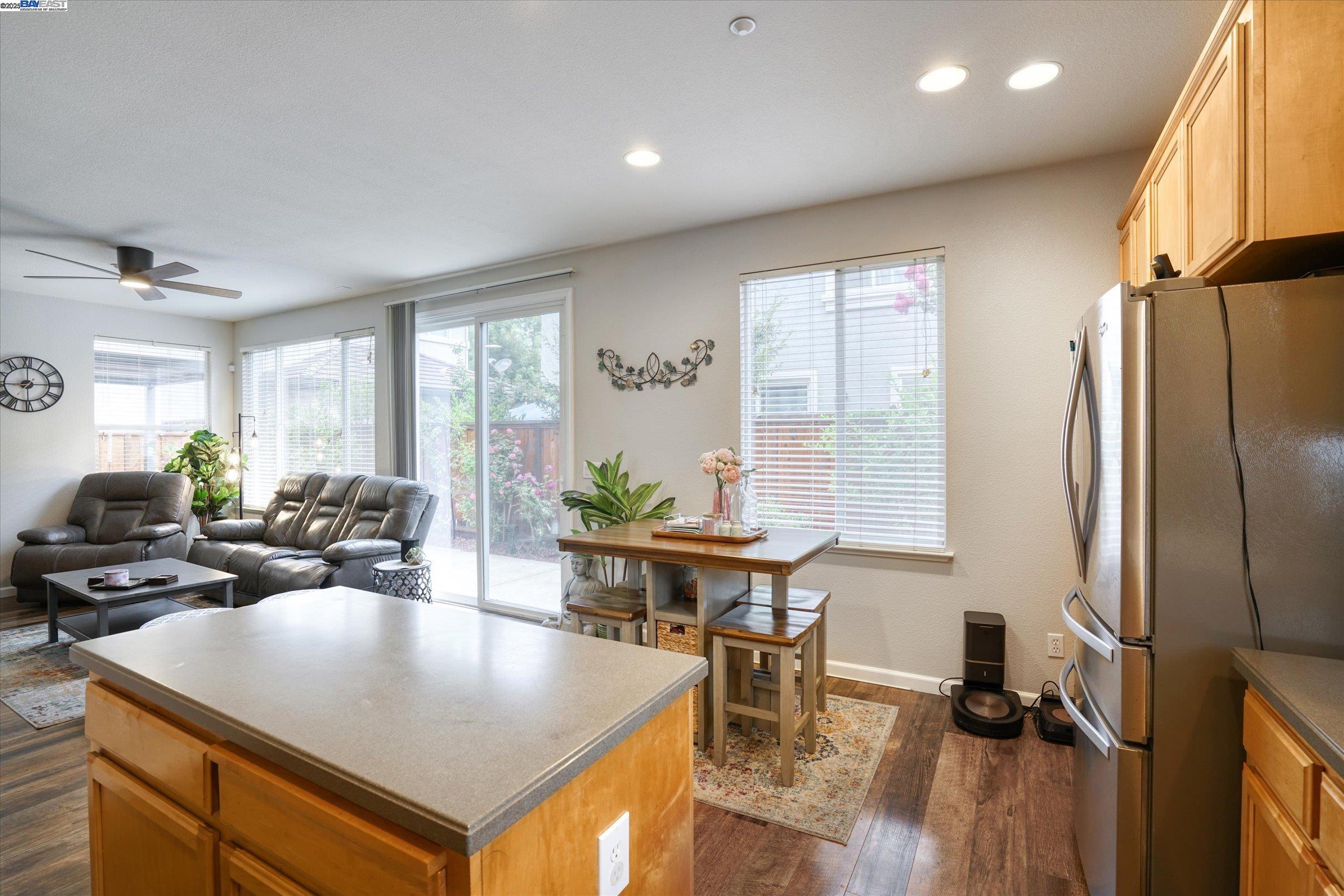 Detail Gallery Image 19 of 60 For 5884 Cedarwood Cmn, Livermore,  CA 94550 - 4 Beds | 2/1 Baths