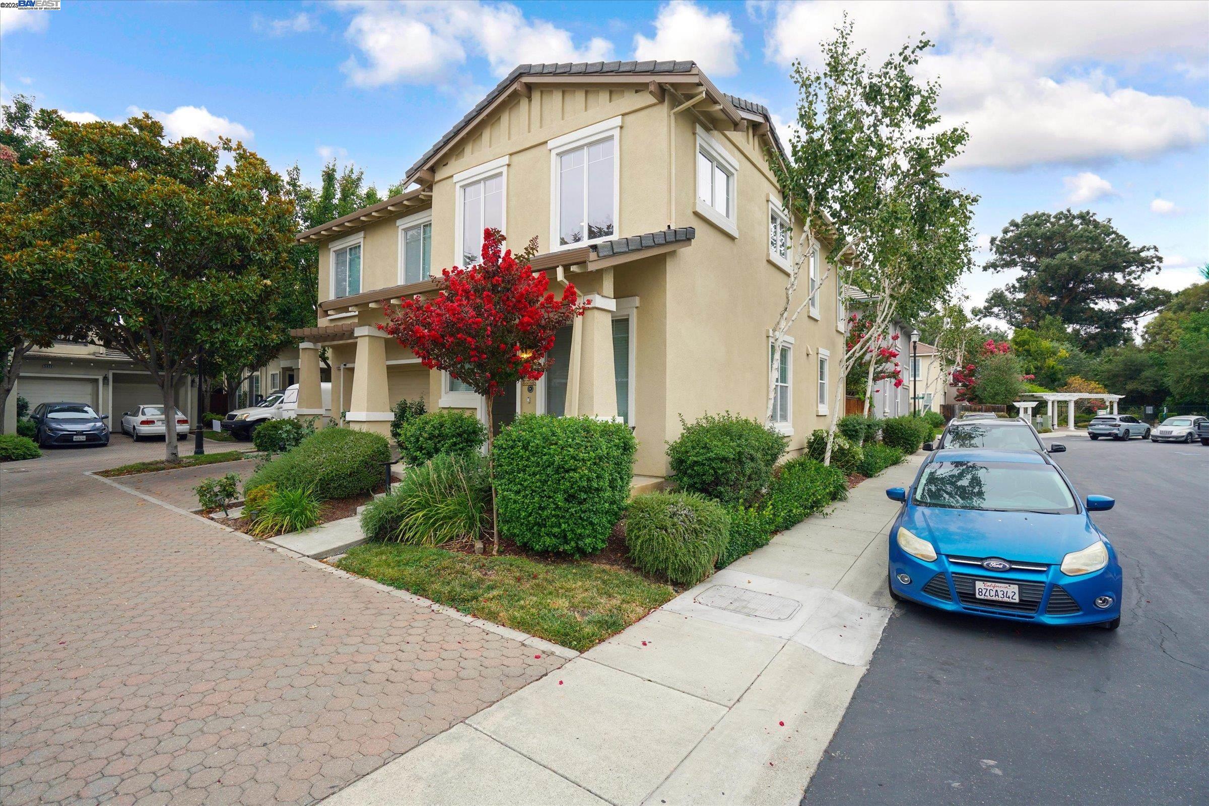 Detail Gallery Image 3 of 60 For 5884 Cedarwood Cmn, Livermore,  CA 94550 - 4 Beds | 2/1 Baths