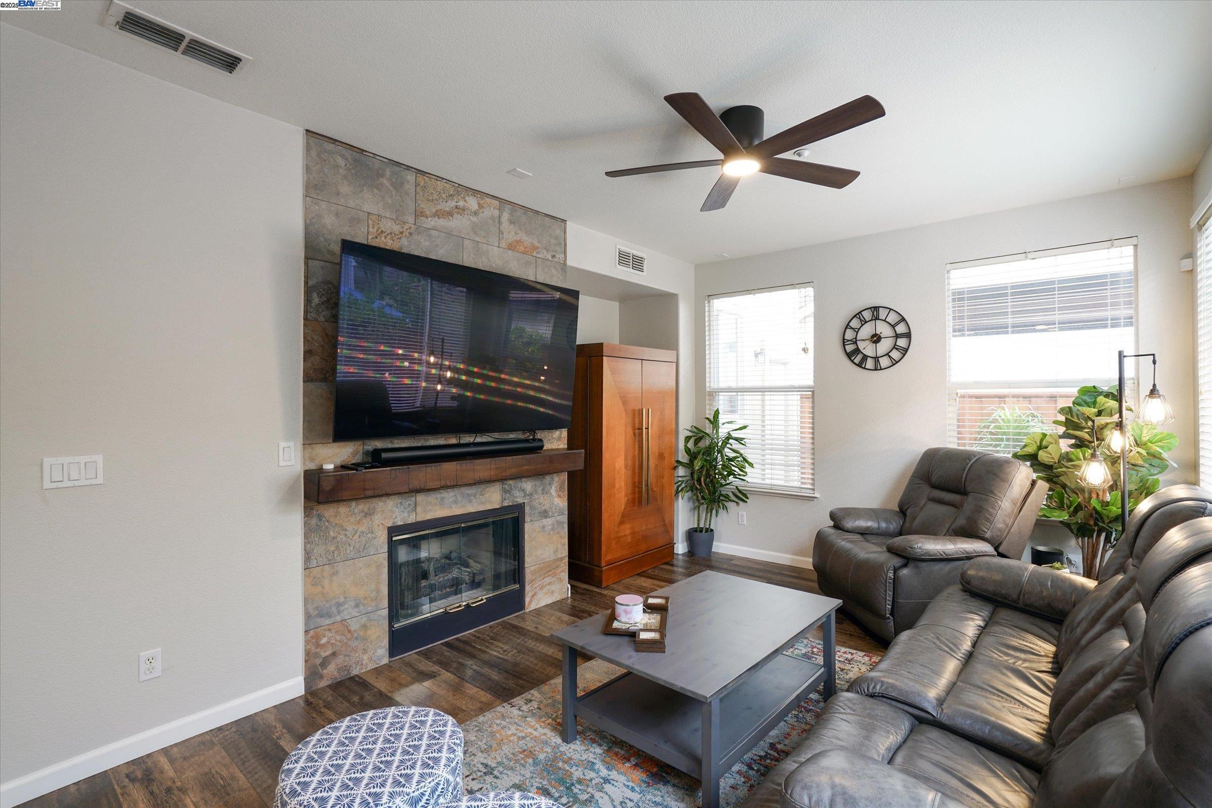 Detail Gallery Image 21 of 60 For 5884 Cedarwood Cmn, Livermore,  CA 94550 - 4 Beds | 2/1 Baths