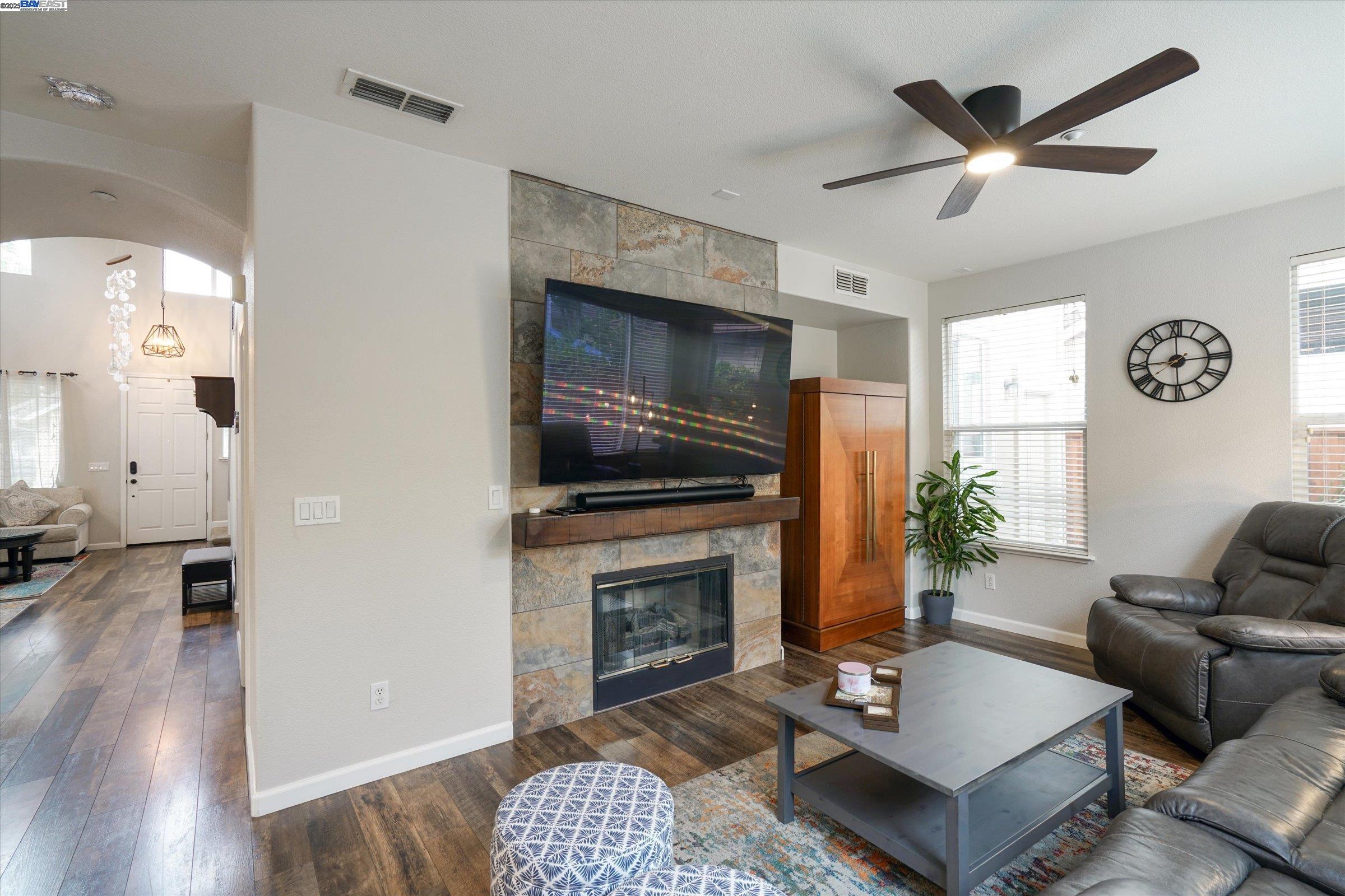 Detail Gallery Image 22 of 60 For 5884 Cedarwood Cmn, Livermore,  CA 94550 - 4 Beds | 2/1 Baths