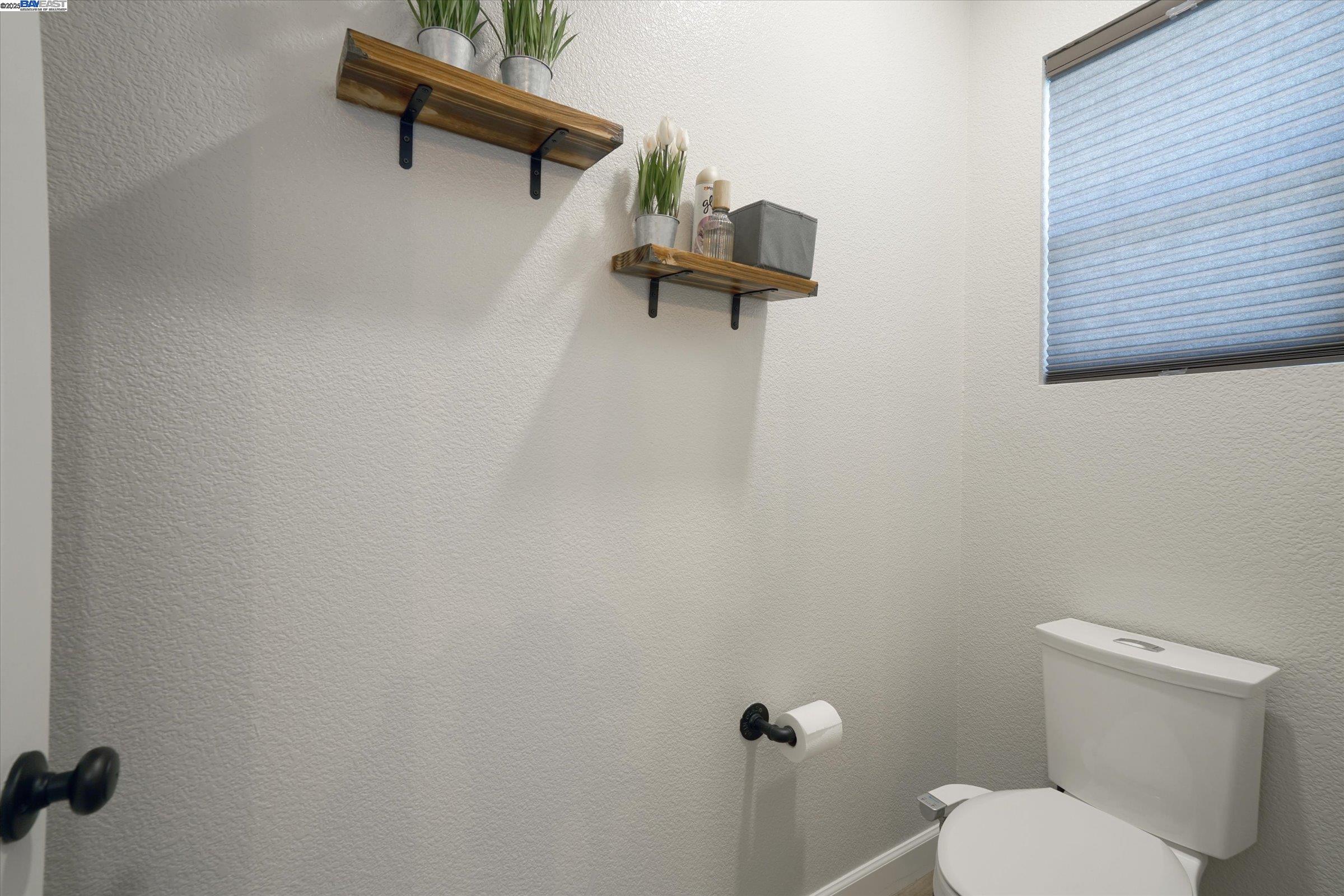 Detail Gallery Image 35 of 60 For 5884 Cedarwood Cmn, Livermore,  CA 94550 - 4 Beds | 2/1 Baths