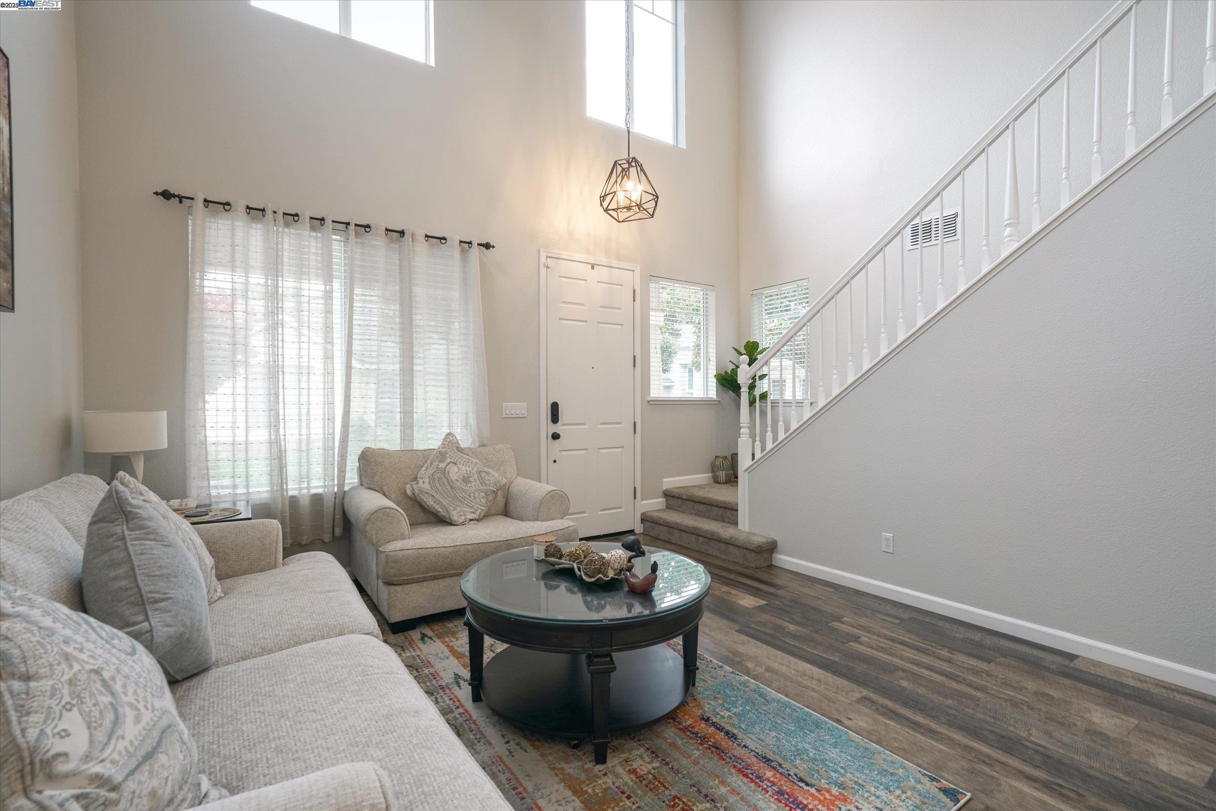 Detail Gallery Image 7 of 60 For 5884 Cedarwood Cmn, Livermore,  CA 94550 - 4 Beds | 2/1 Baths