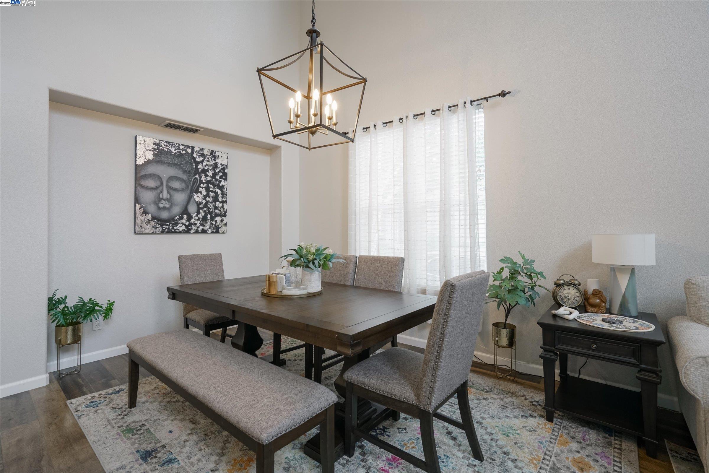Detail Gallery Image 8 of 60 For 5884 Cedarwood Cmn, Livermore,  CA 94550 - 4 Beds | 2/1 Baths