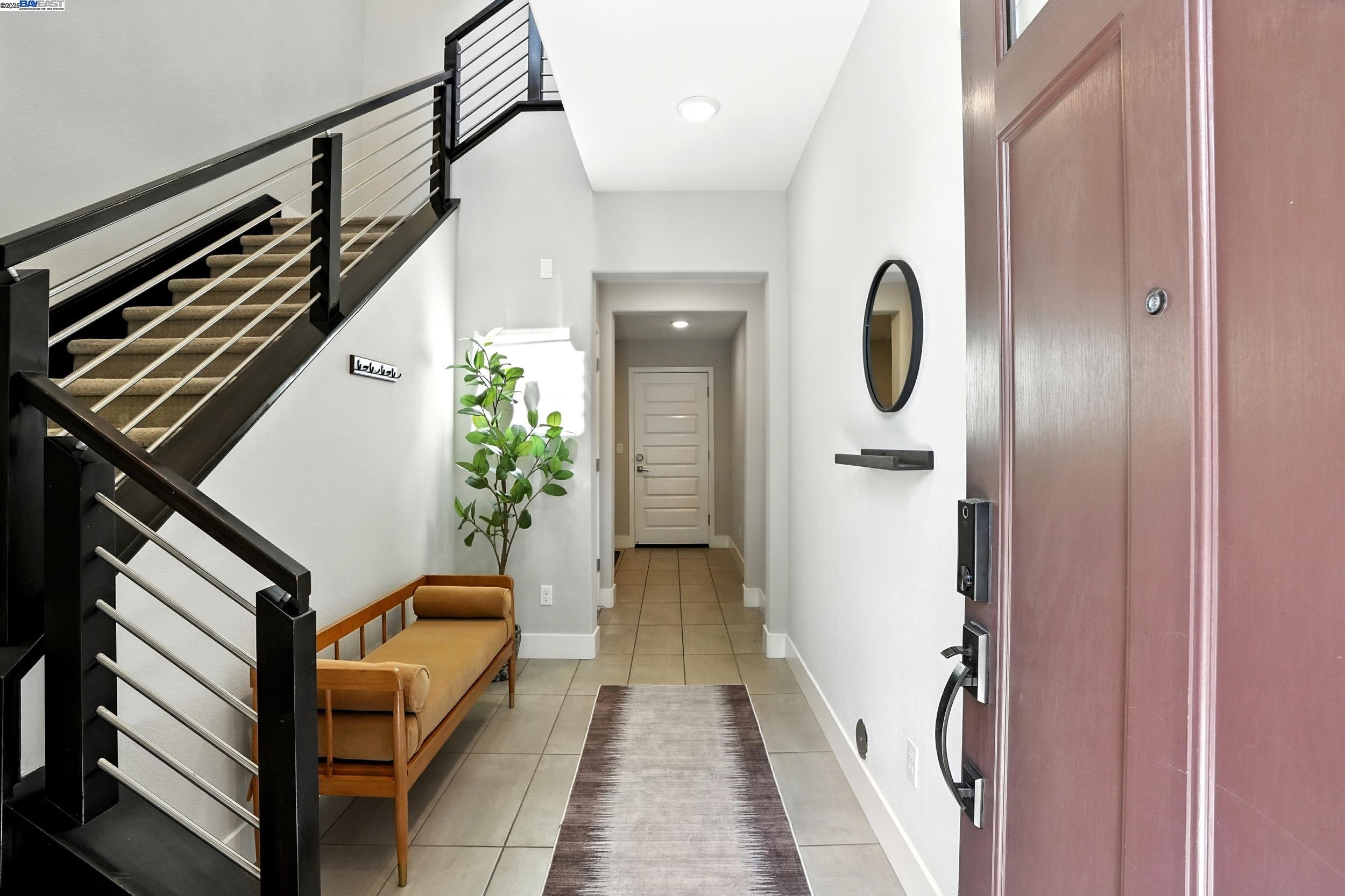 Detail Gallery Image 3 of 37 For 477 Mitchell Ave, Alameda,  CA 94501 - 3 Beds | 2/1 Baths