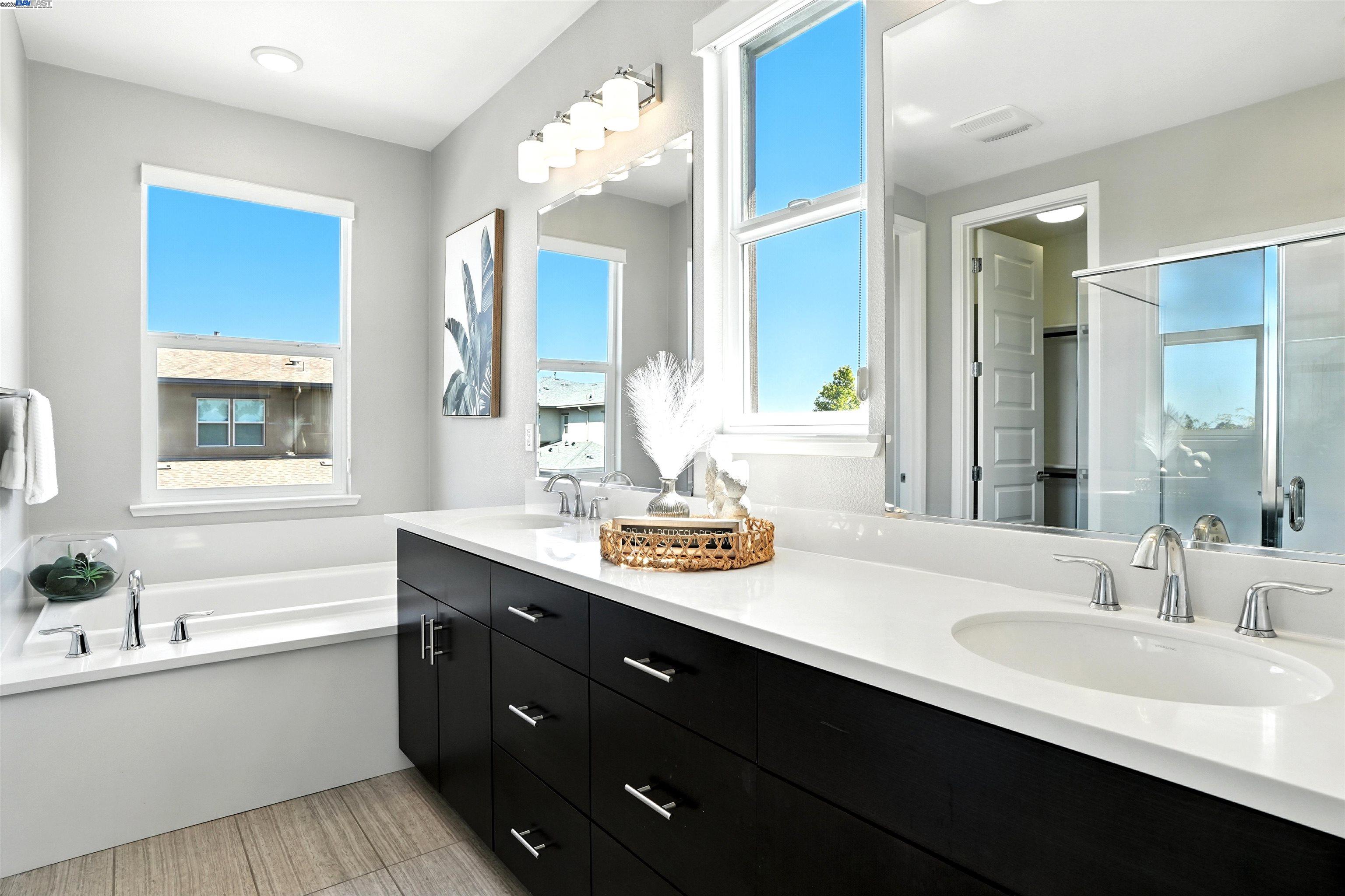 Detail Gallery Image 24 of 37 For 477 Mitchell Ave, Alameda,  CA 94501 - 3 Beds | 2/1 Baths