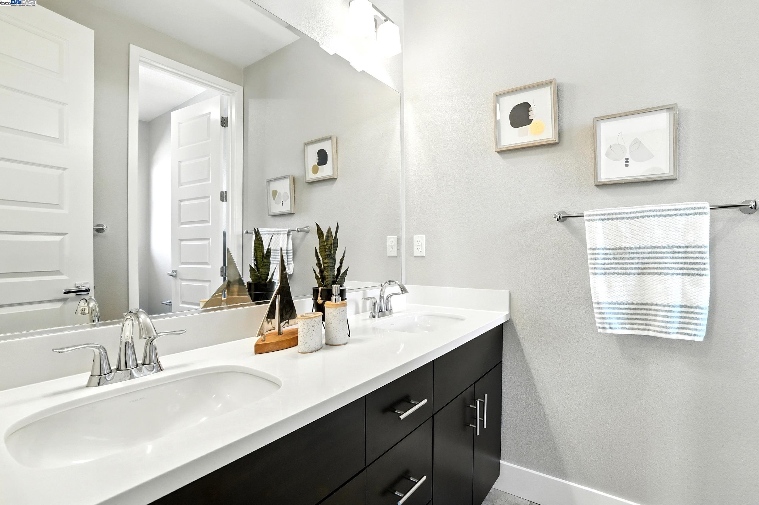 Detail Gallery Image 29 of 37 For 477 Mitchell Ave, Alameda,  CA 94501 - 3 Beds | 2/1 Baths