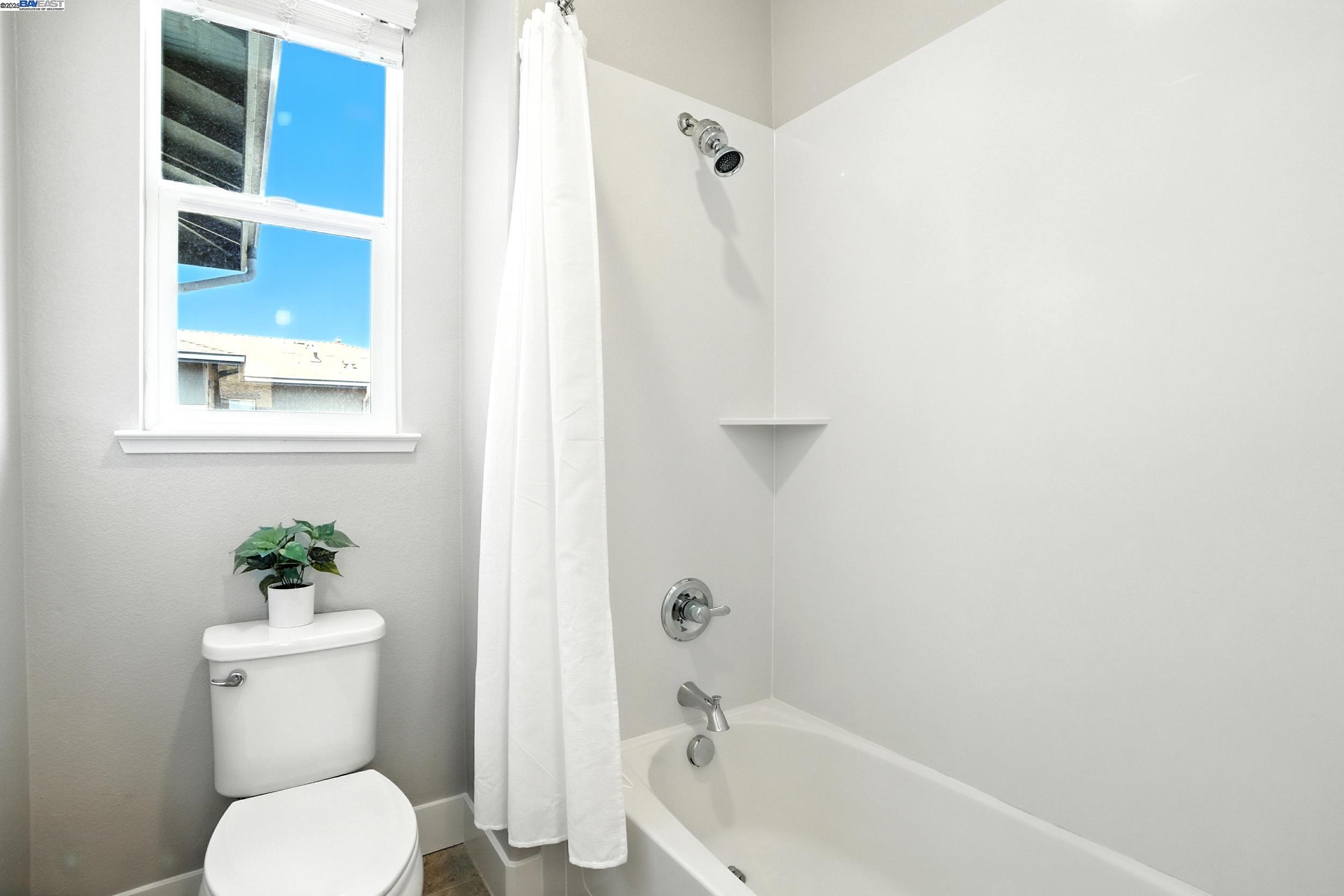 Detail Gallery Image 30 of 37 For 477 Mitchell Ave, Alameda,  CA 94501 - 3 Beds | 2/1 Baths