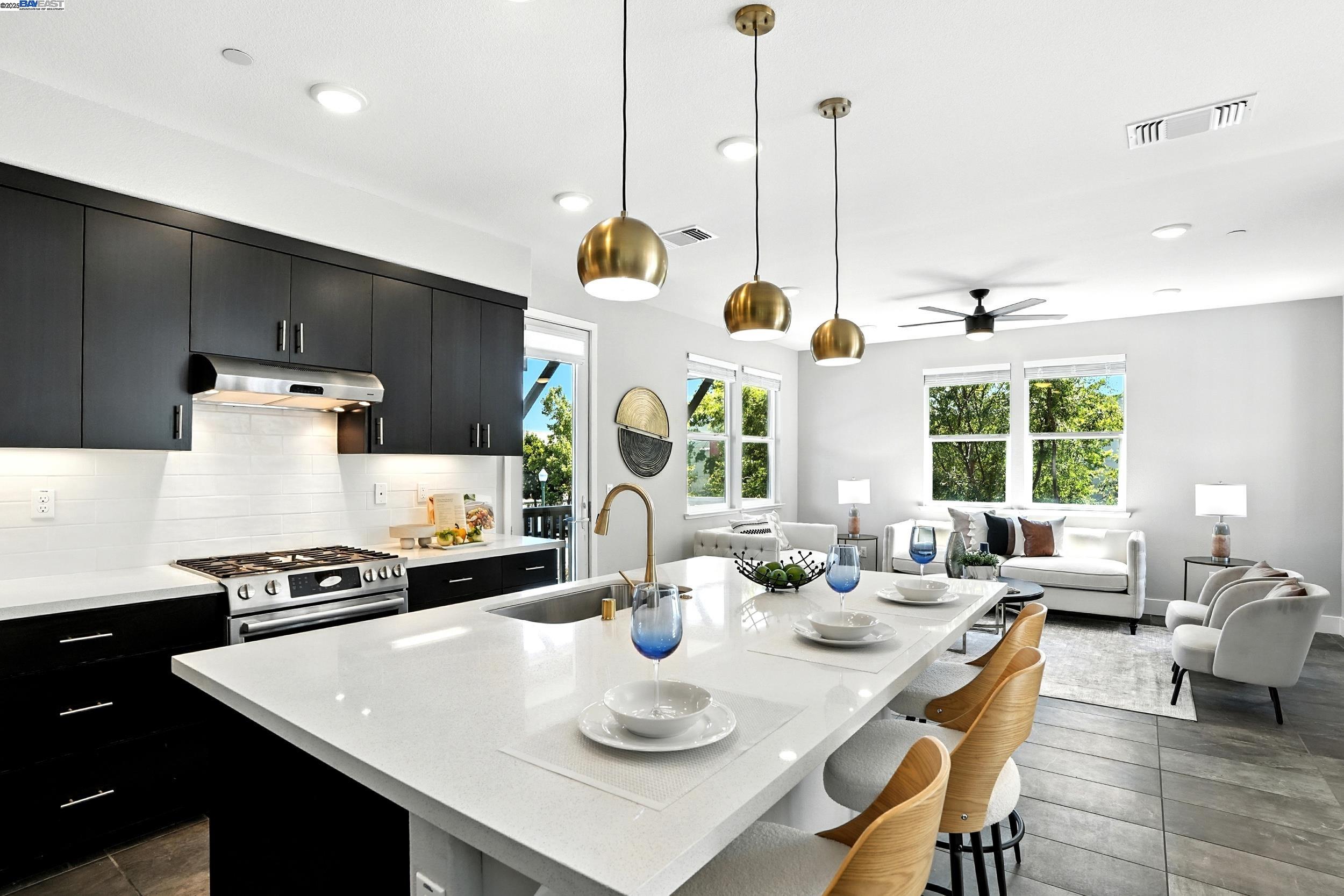Detail Gallery Image 7 of 37 For 477 Mitchell Ave, Alameda,  CA 94501 - 3 Beds | 2/1 Baths