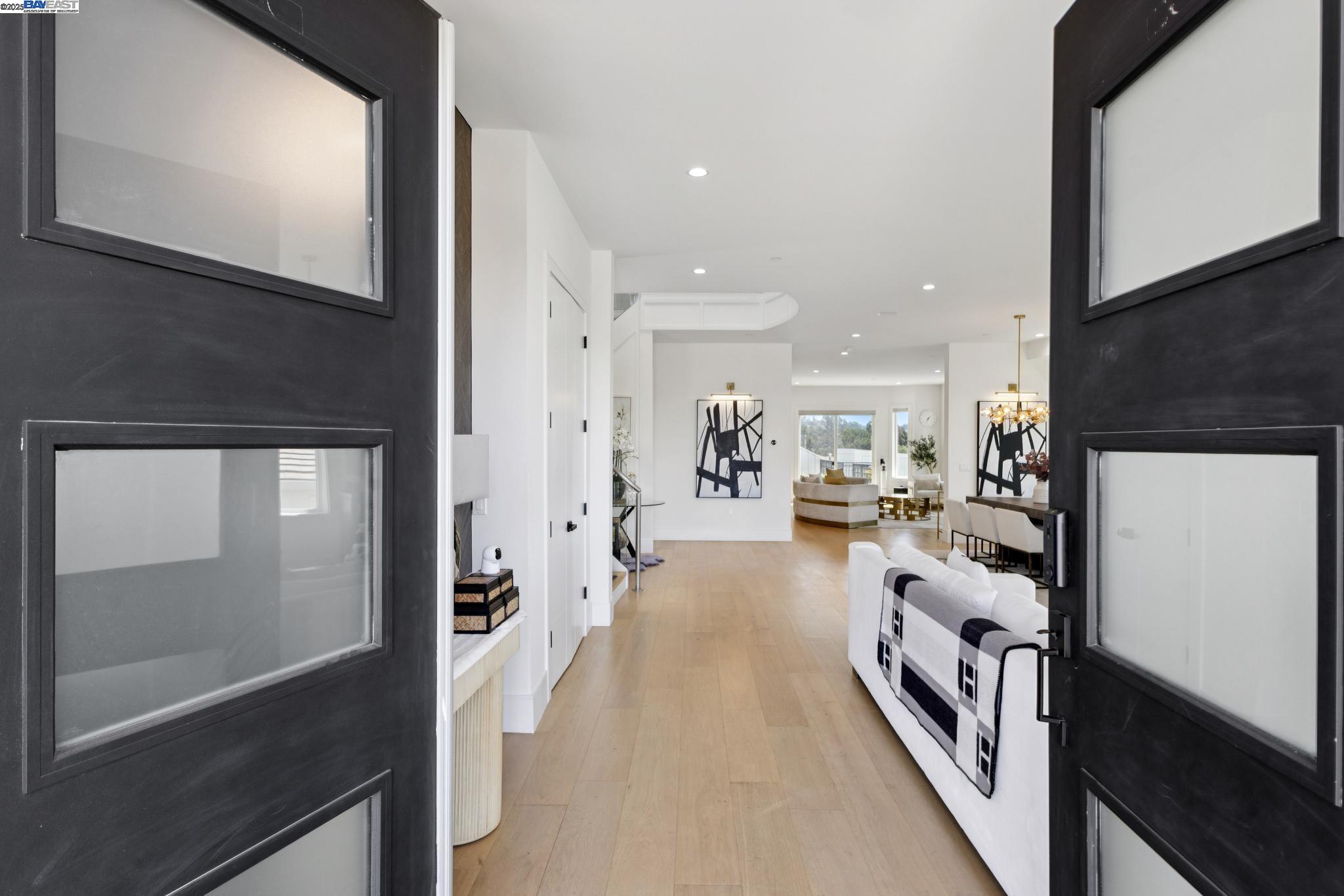Detail Gallery Image 3 of 60 For 3606 Sarita St, Hayward,  CA 94542 - 4 Beds | 4 Baths