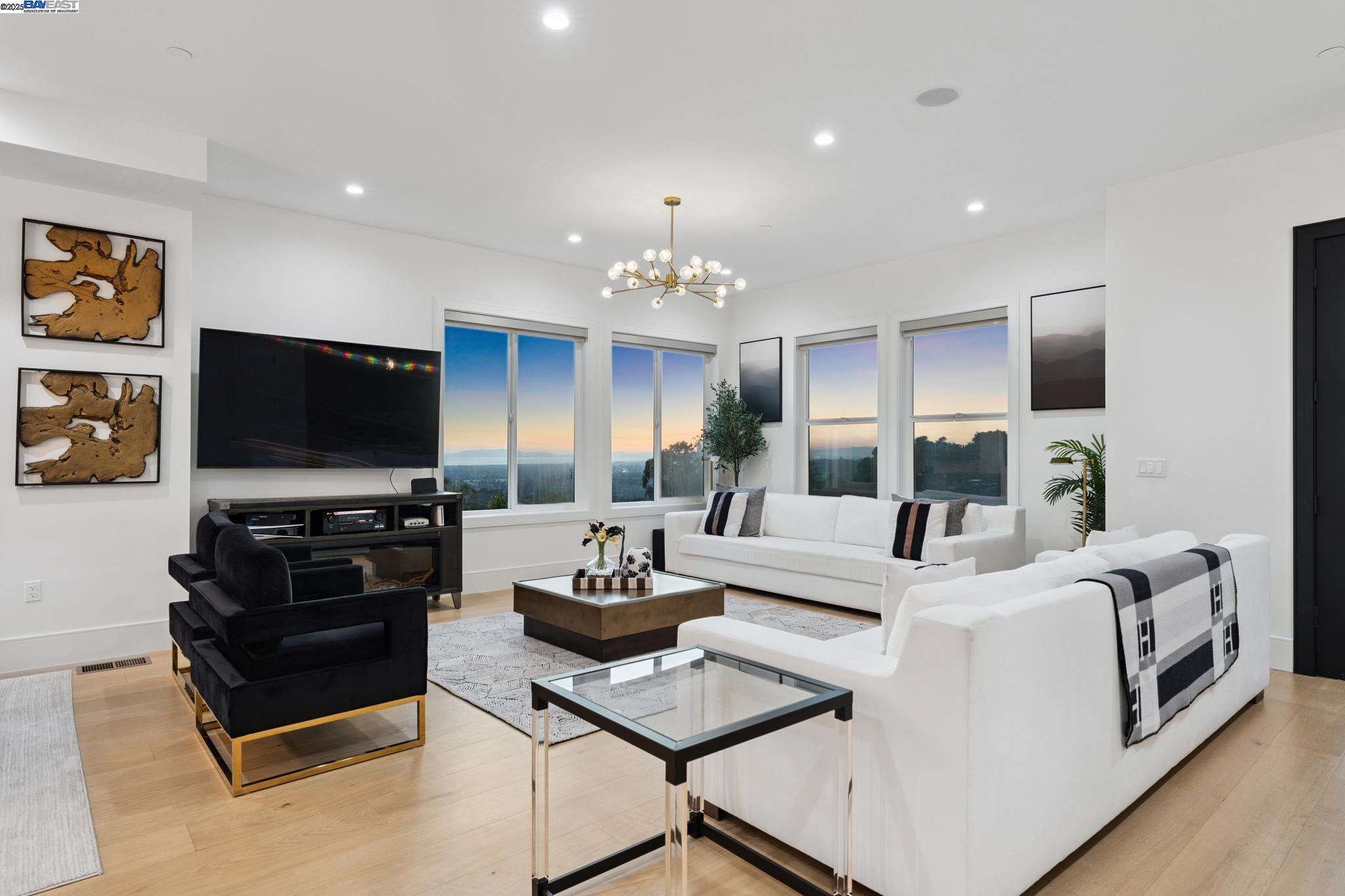 Detail Gallery Image 5 of 60 For 3606 Sarita St, Hayward,  CA 94542 - 4 Beds | 4 Baths