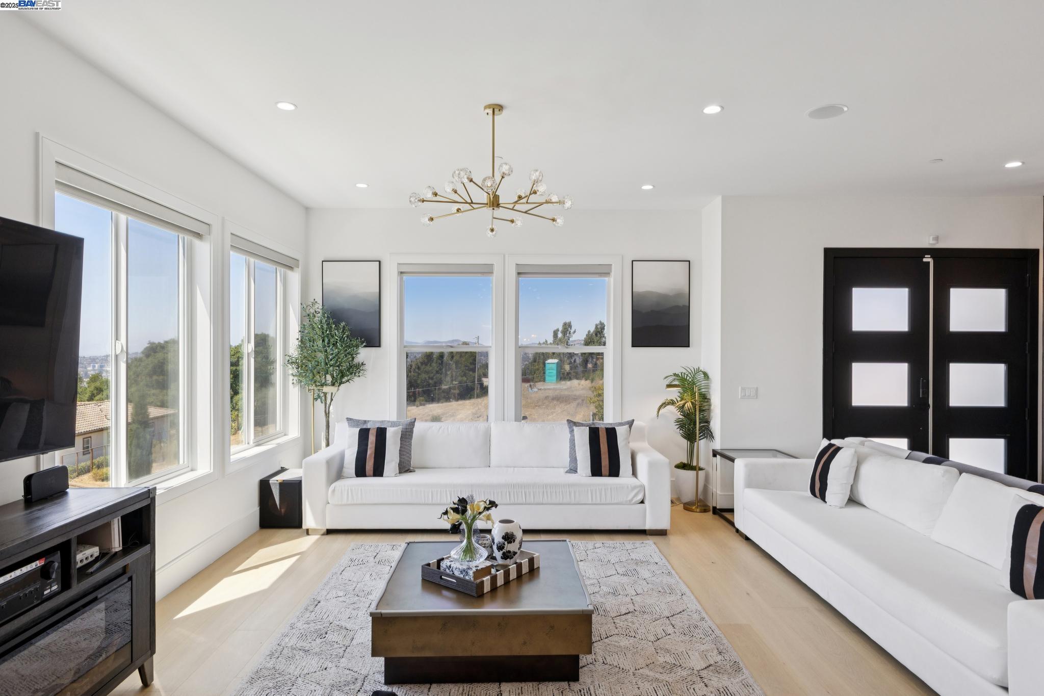 Detail Gallery Image 7 of 60 For 3606 Sarita St, Hayward,  CA 94542 - 4 Beds | 4 Baths