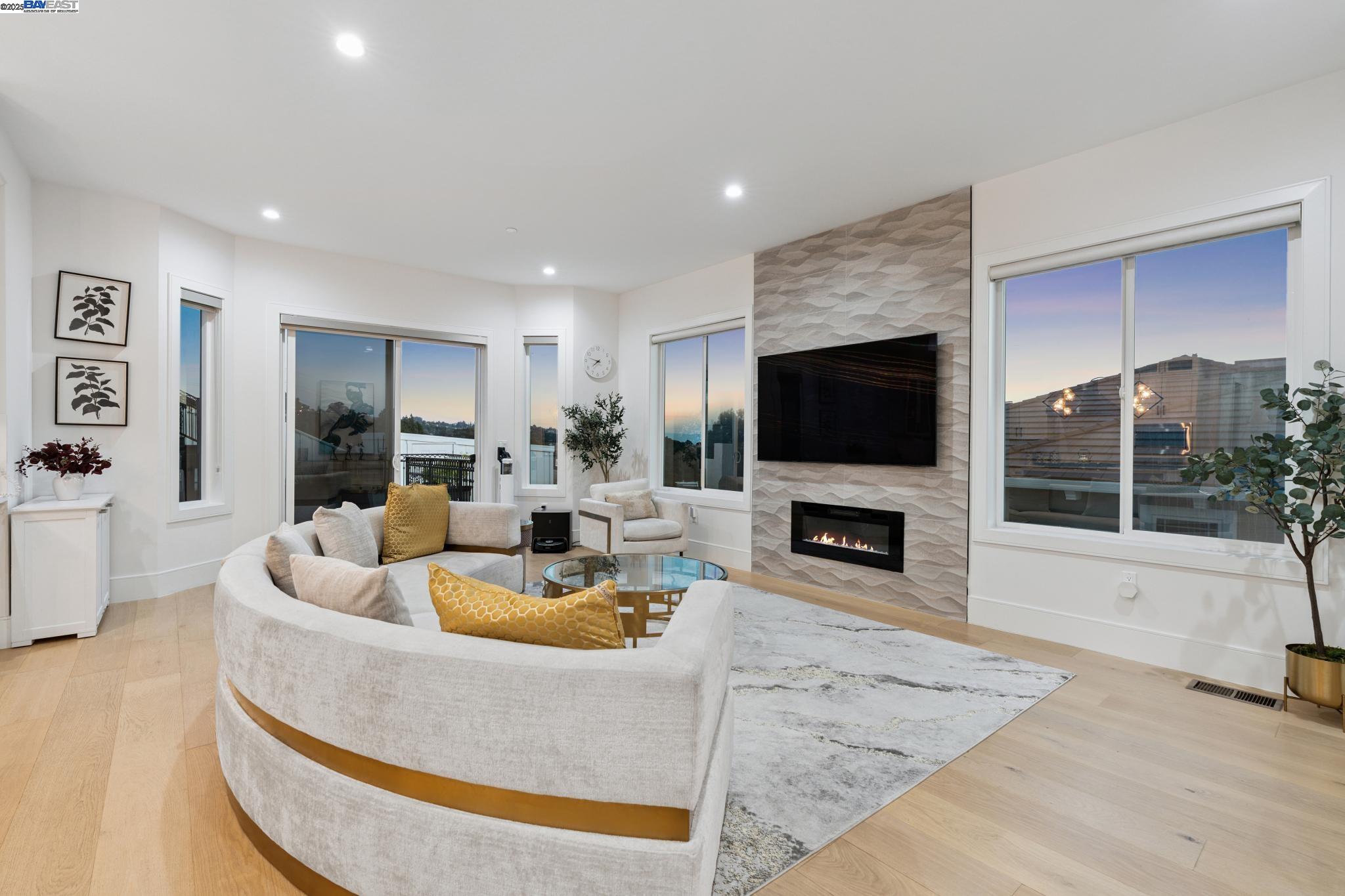 Detail Gallery Image 8 of 60 For 3606 Sarita St, Hayward,  CA 94542 - 4 Beds | 4 Baths