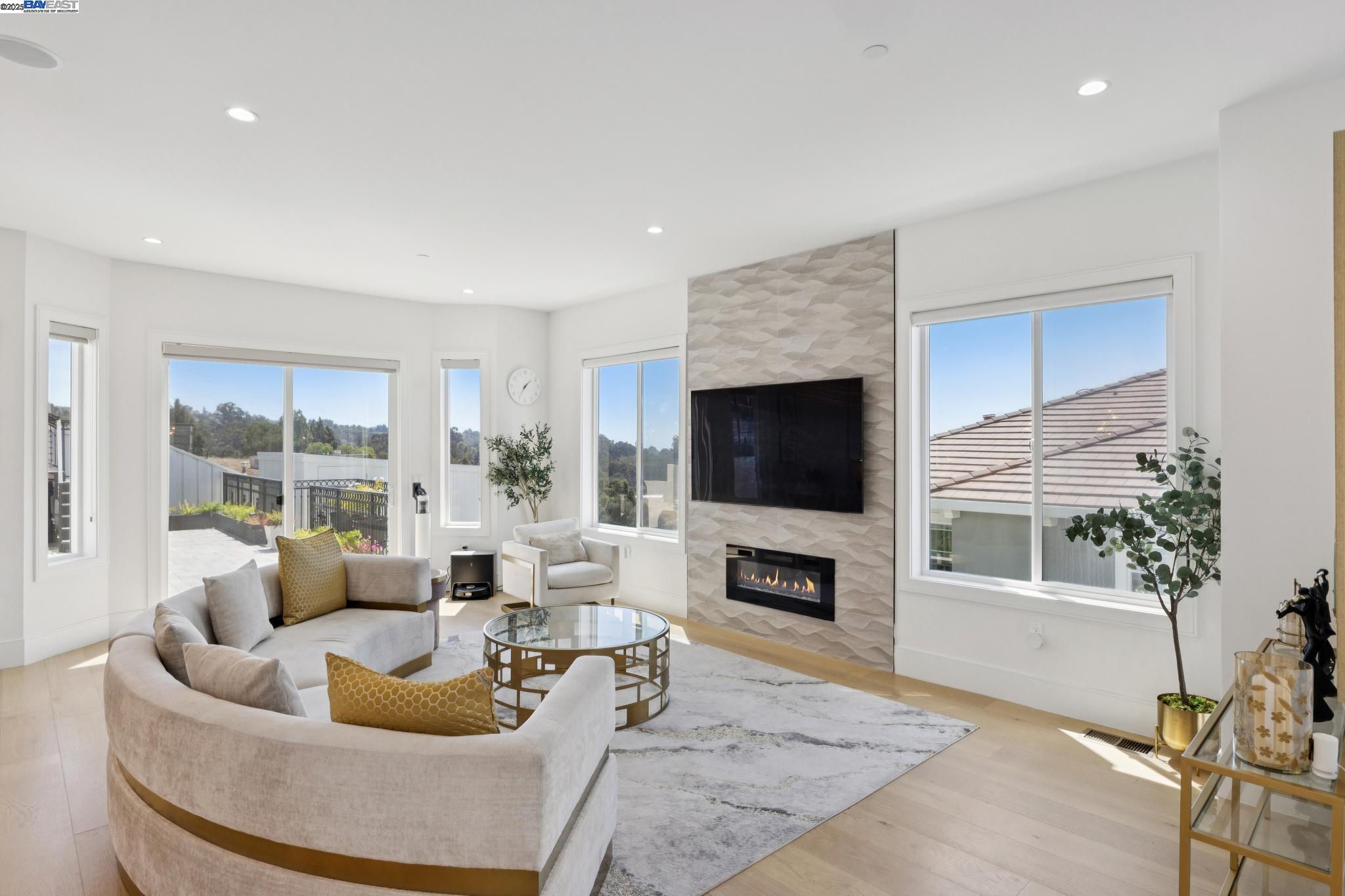 Detail Gallery Image 9 of 60 For 3606 Sarita St, Hayward,  CA 94542 - 4 Beds | 4 Baths
