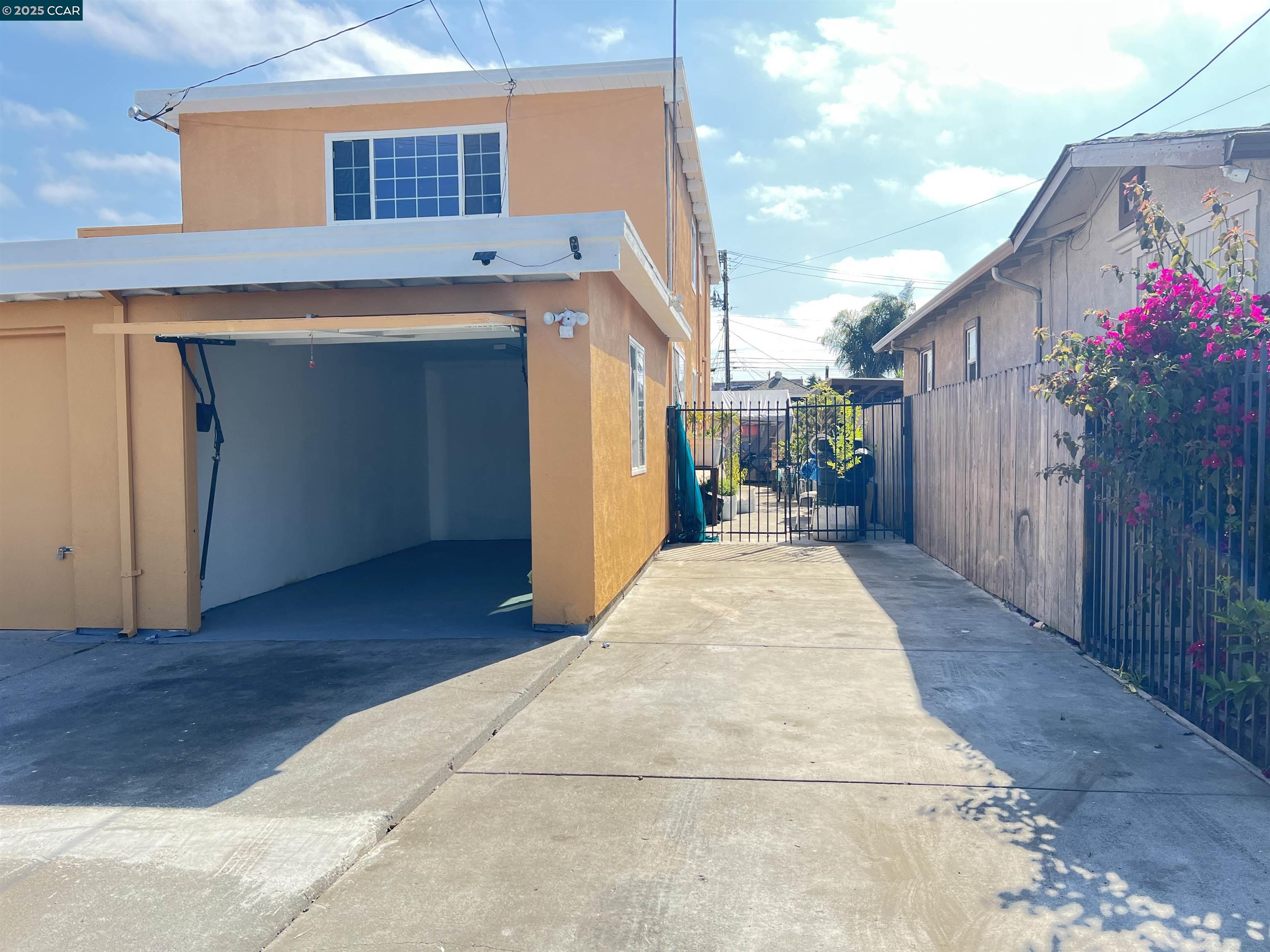 Detail Gallery Image 4 of 26 For 632 9th St, Richmond,  CA 94801 - – Beds | – Baths