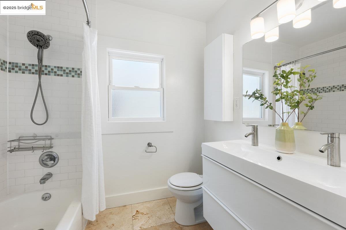 Detail Gallery Image 19 of 32 For 5344 Walnut St, Oakland,  CA 94619 - 2 Beds | 1/1 Baths