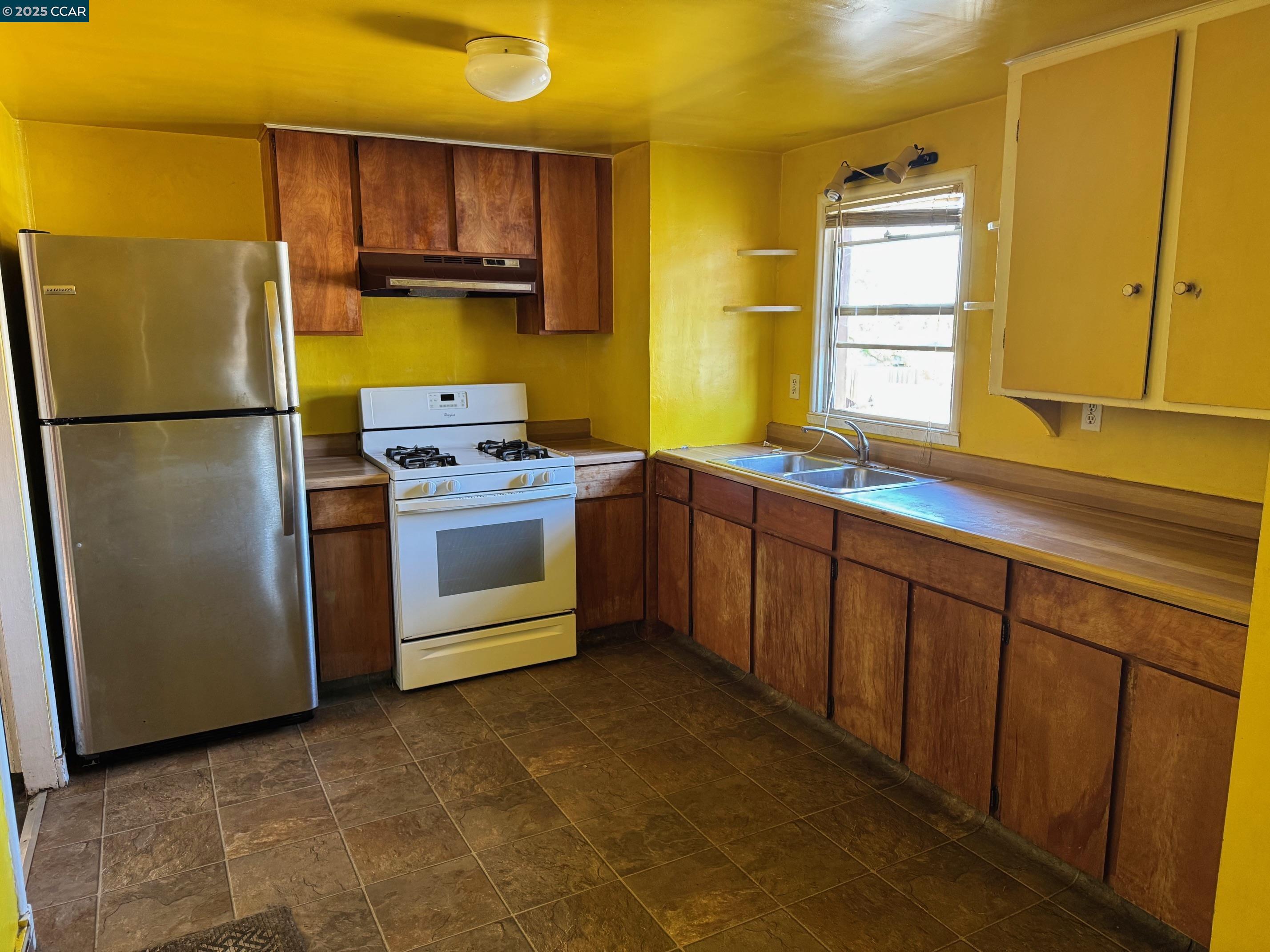 Detail Gallery Image 5 of 18 For 2445 Yale St, Martinez,  CA 94553 - 2 Beds | 1 Baths
