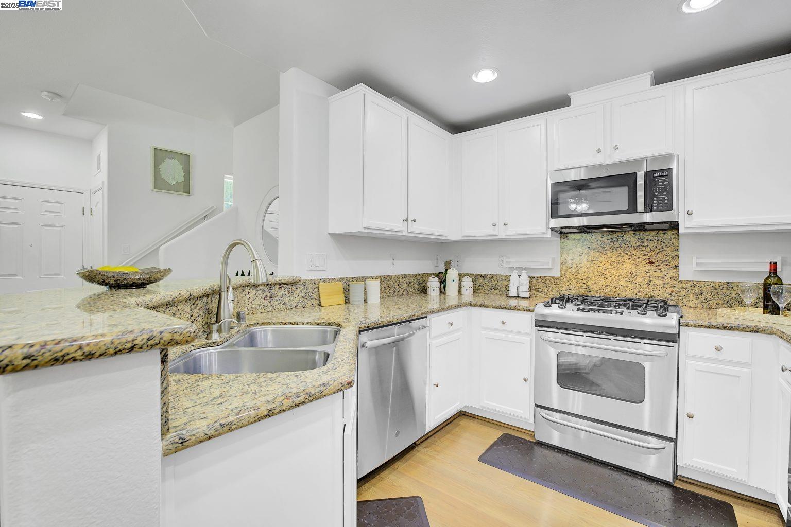 Detail Gallery Image 9 of 45 For 406 Niles Cmn, Fremont,  CA 94536 - 3 Beds | 2/1 Baths