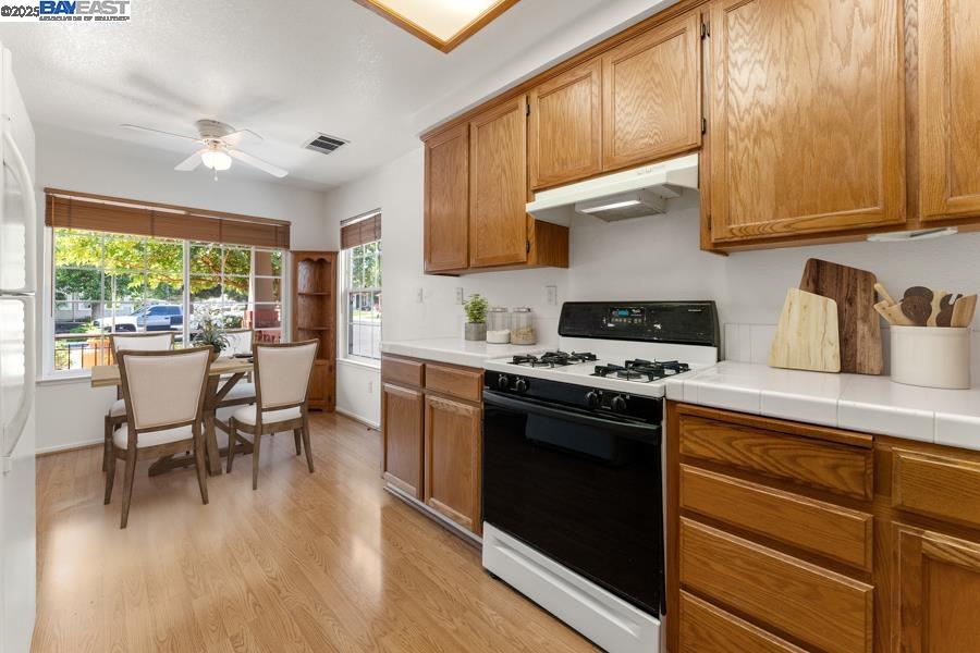 Detail Gallery Image 3 of 45 For 2092 Heartland Circle, Brentwood,  CA 94513 - 3 Beds | 2 Baths