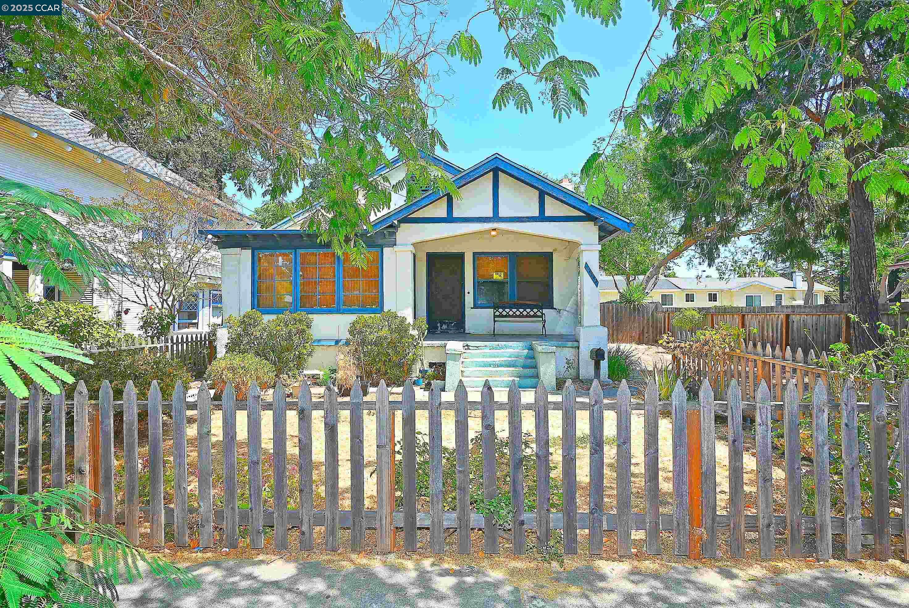 Detail Gallery Image 1 of 59 For 2142 Grant St, Concord,  CA 94520 - 3 Beds | 2 Baths