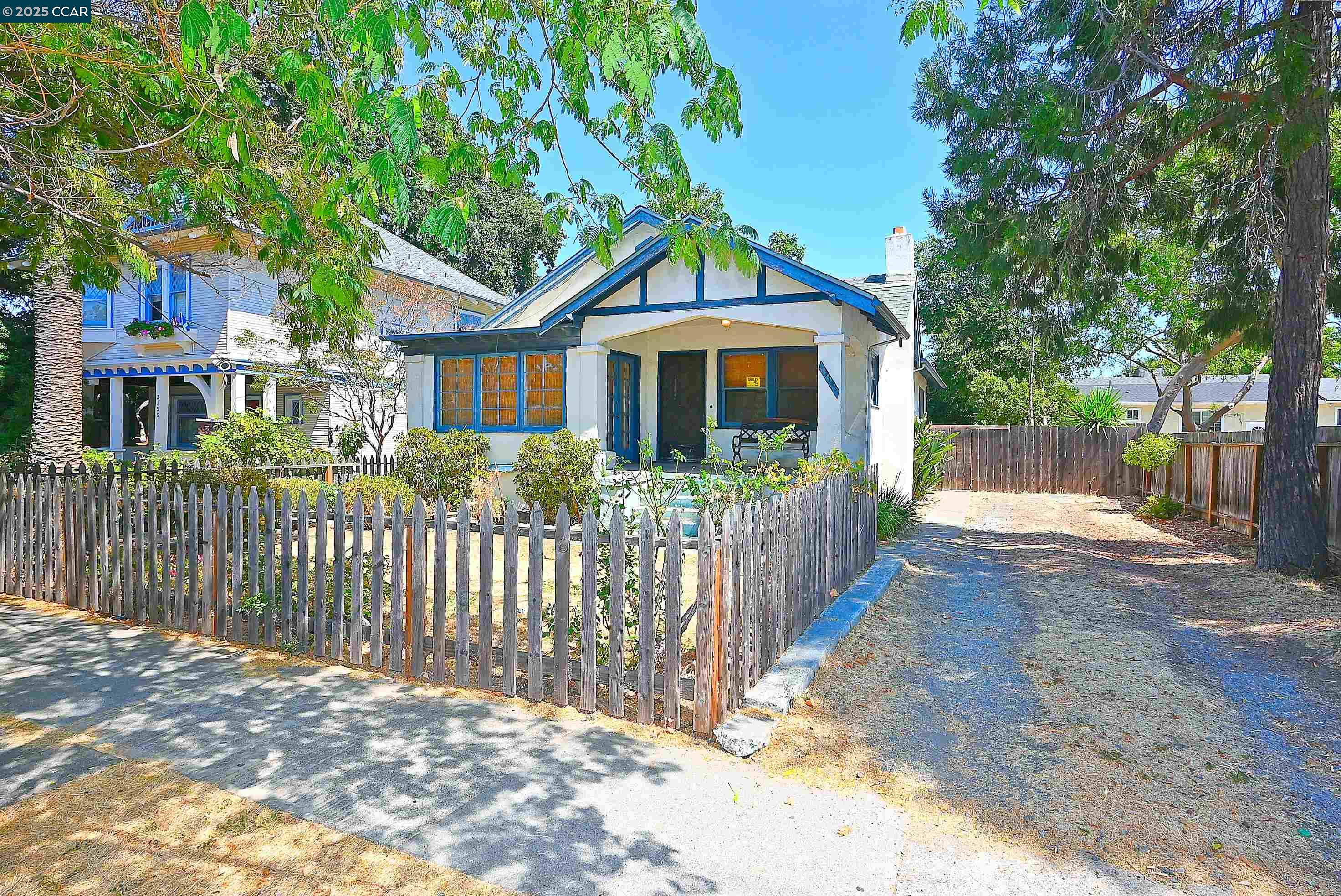 Detail Gallery Image 2 of 59 For 2142 Grant St, Concord,  CA 94520 - 3 Beds | 2 Baths