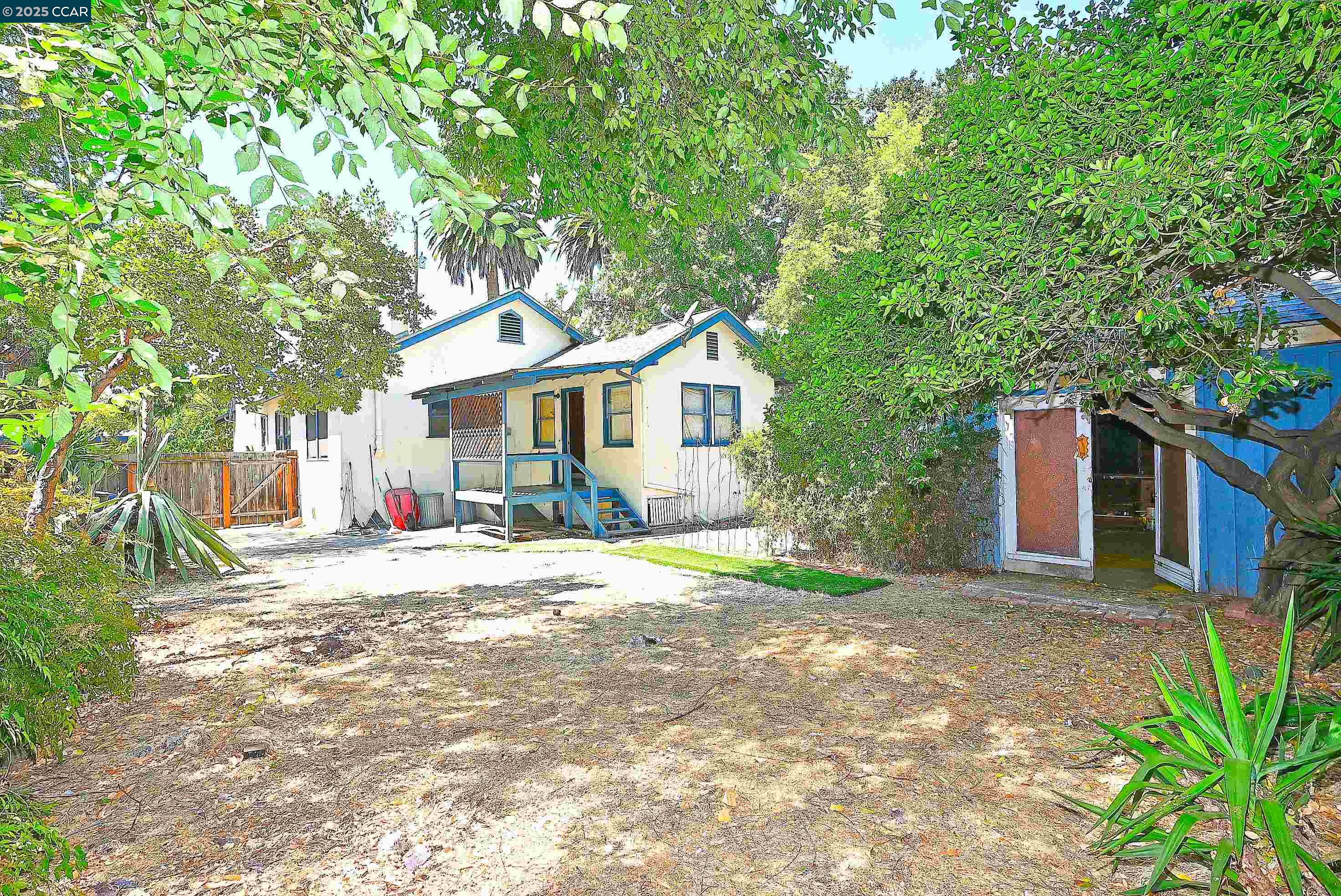 Detail Gallery Image 12 of 59 For 2142 Grant St, Concord,  CA 94520 - 3 Beds | 2 Baths