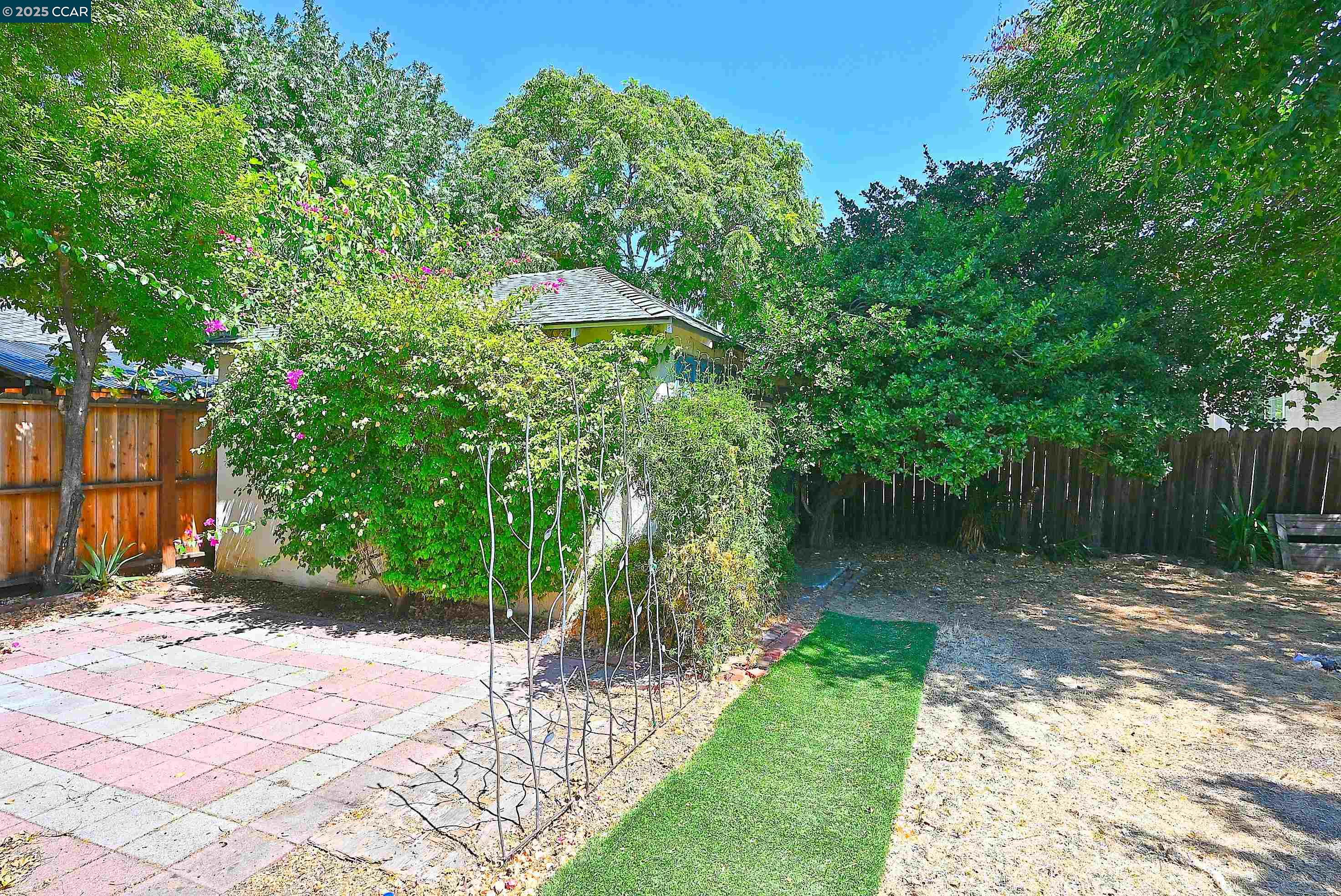 Detail Gallery Image 16 of 59 For 2142 Grant St, Concord,  CA 94520 - 3 Beds | 2 Baths