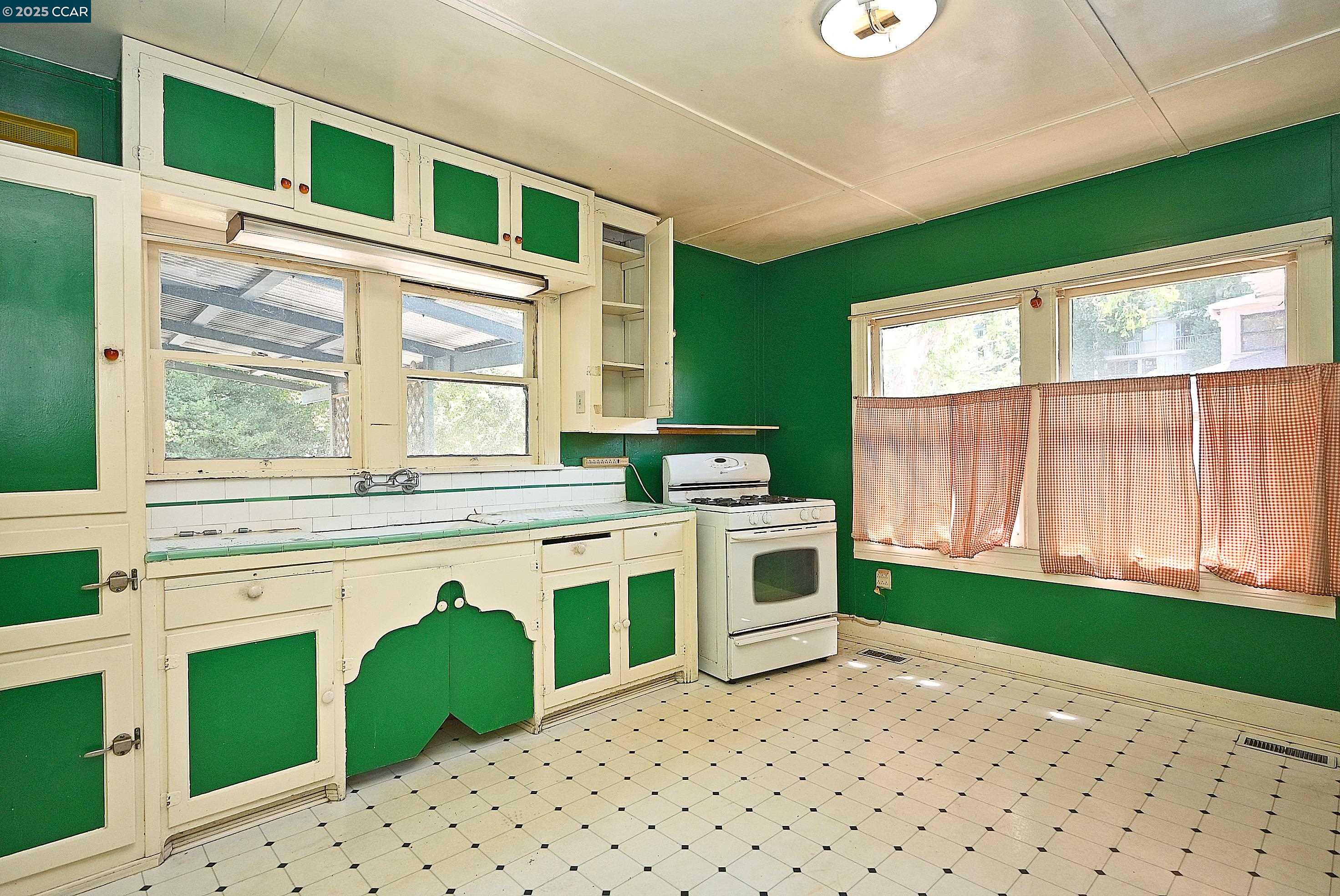 Detail Gallery Image 17 of 59 For 2142 Grant St, Concord,  CA 94520 - 3 Beds | 2 Baths