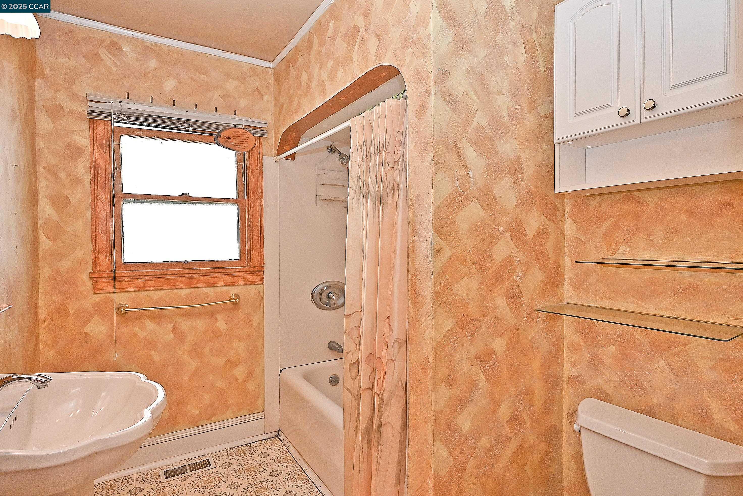 Detail Gallery Image 30 of 59 For 2142 Grant St, Concord,  CA 94520 - 3 Beds | 2 Baths