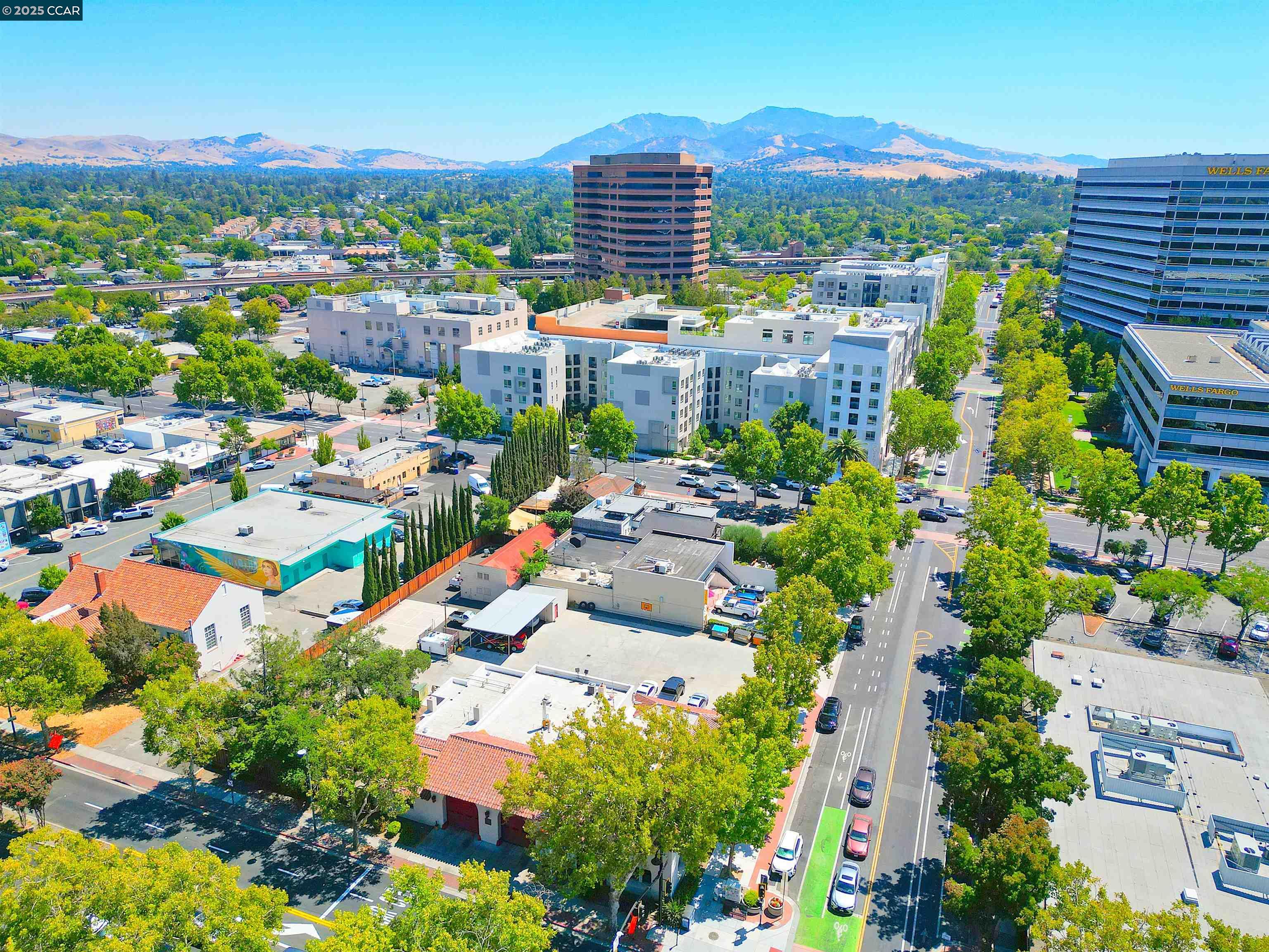 Detail Gallery Image 5 of 59 For 2142 Grant St, Concord,  CA 94520 - 3 Beds | 2 Baths