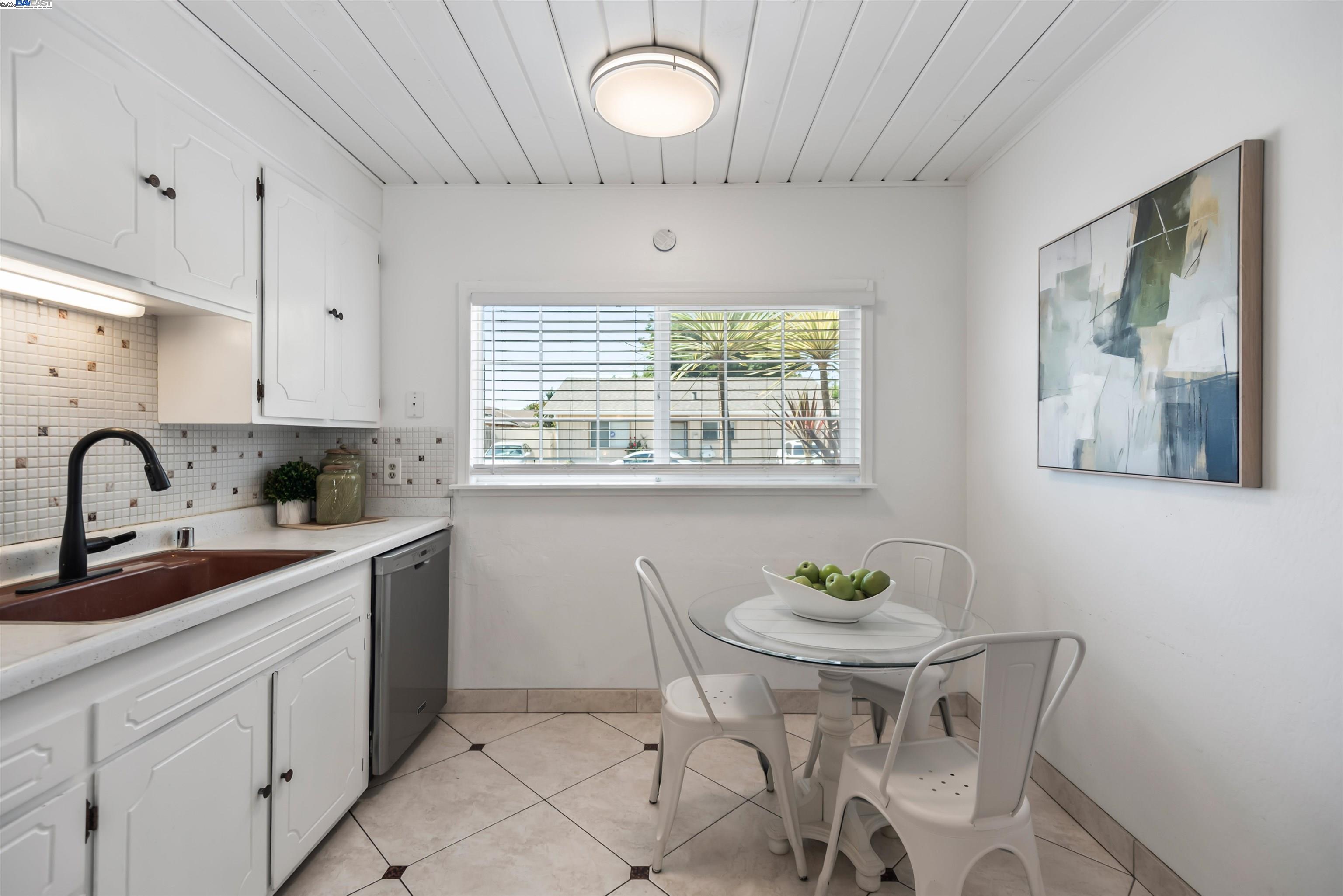 Detail Gallery Image 14 of 33 For 23688 Jorgensen Ln, Hayward,  CA 94541 - 3 Beds | 1 Baths