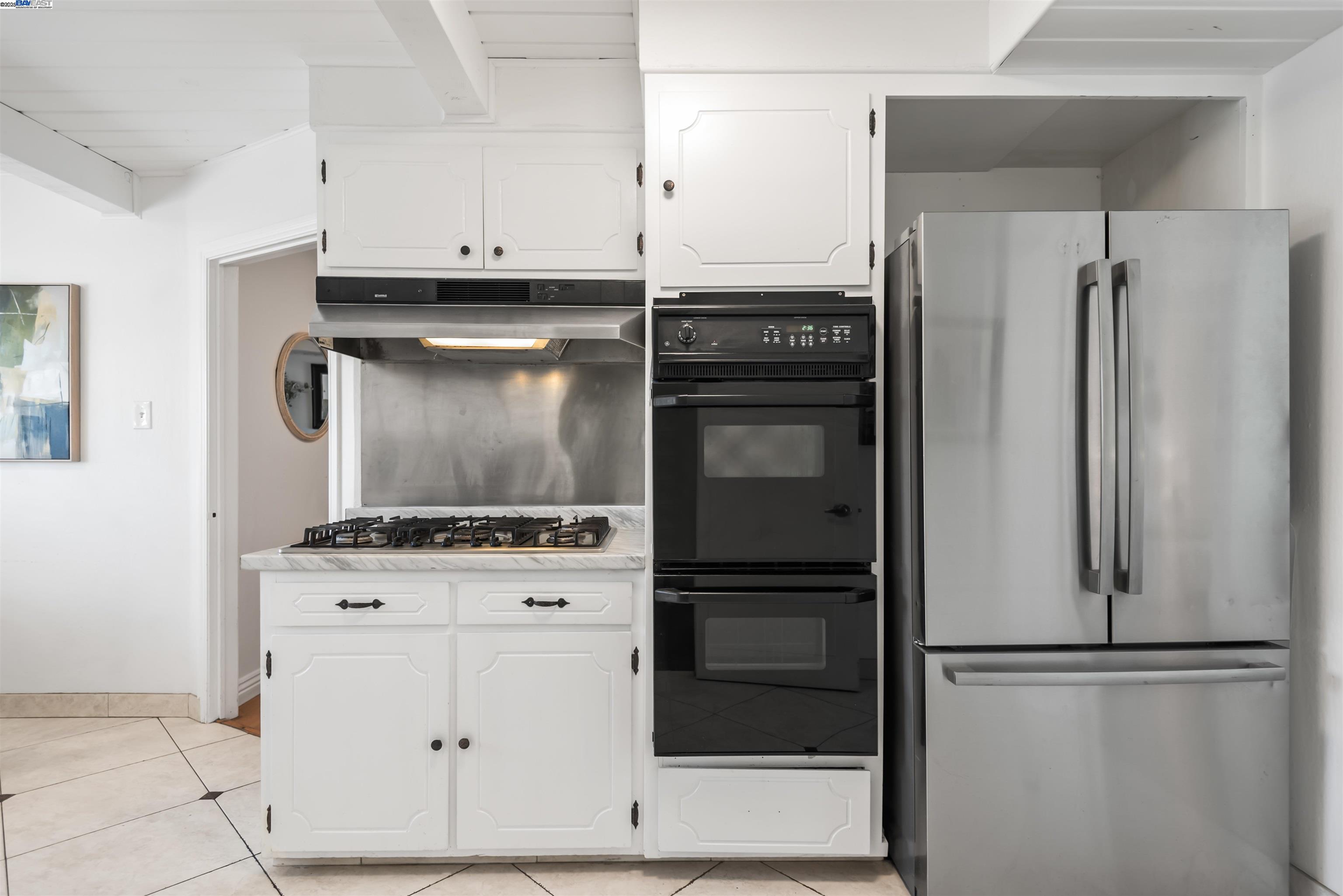 Detail Gallery Image 16 of 33 For 23688 Jorgensen Ln, Hayward,  CA 94541 - 3 Beds | 1 Baths