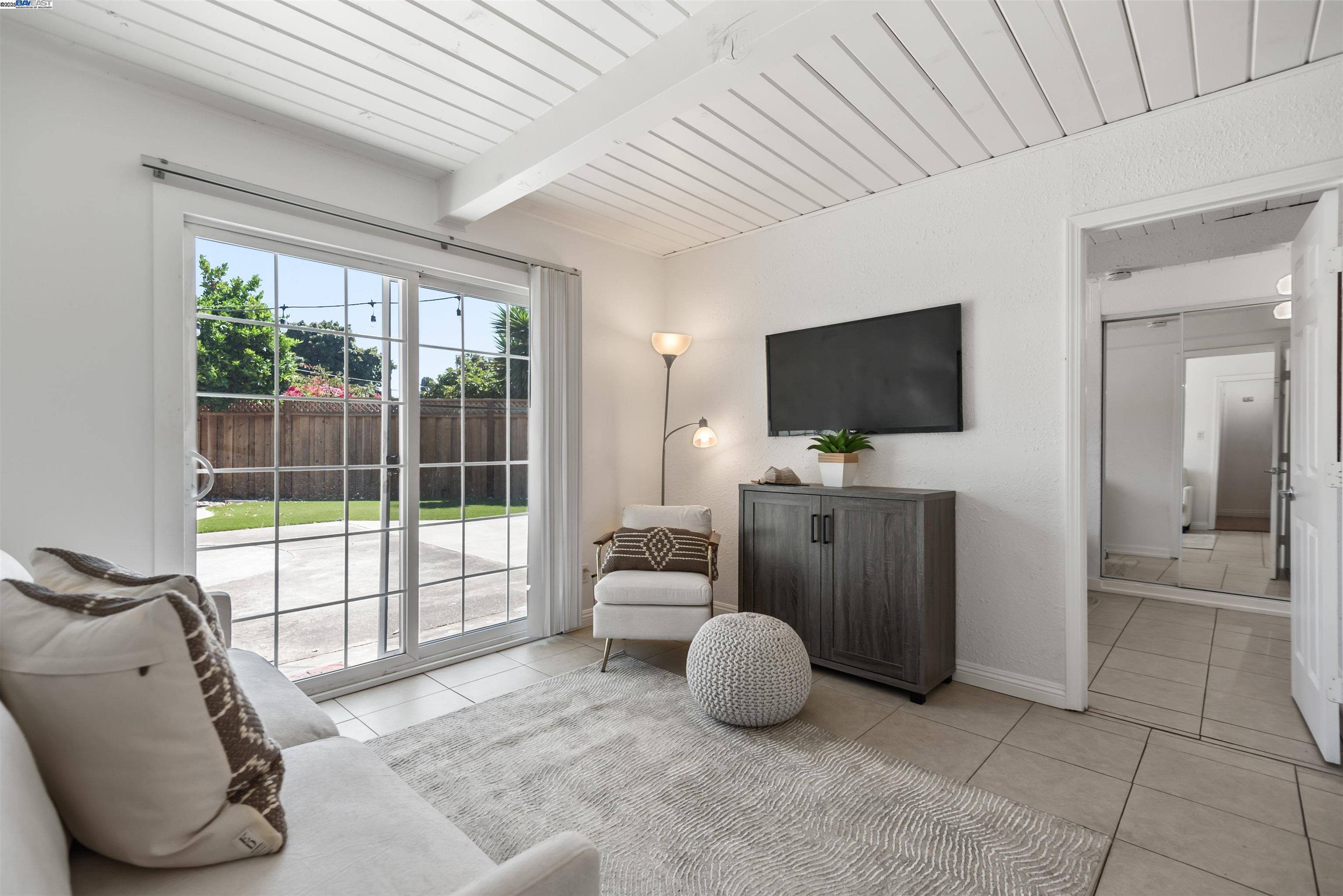 Detail Gallery Image 17 of 33 For 23688 Jorgensen Ln, Hayward,  CA 94541 - 3 Beds | 1 Baths