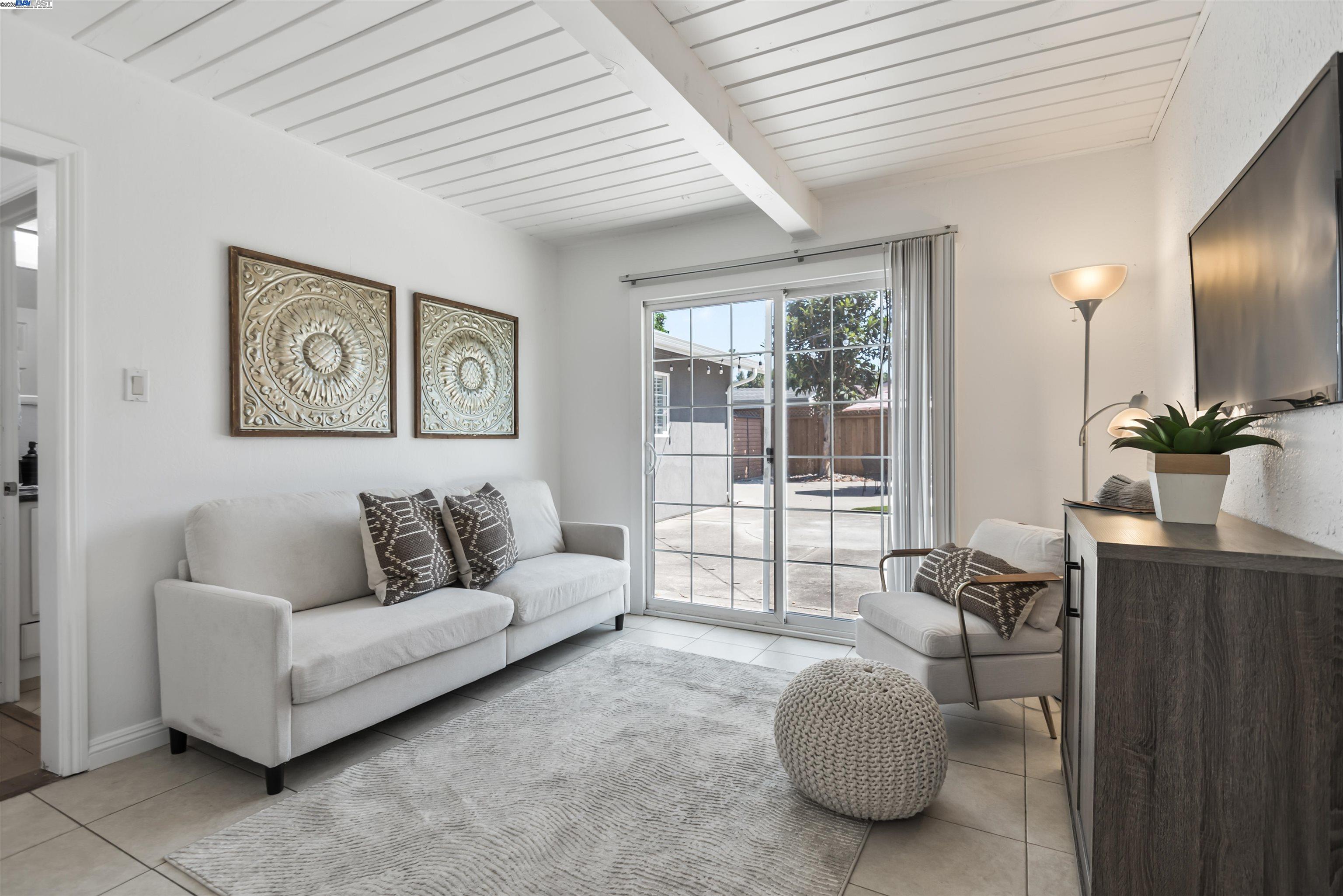 Detail Gallery Image 18 of 33 For 23688 Jorgensen Ln, Hayward,  CA 94541 - 3 Beds | 1 Baths
