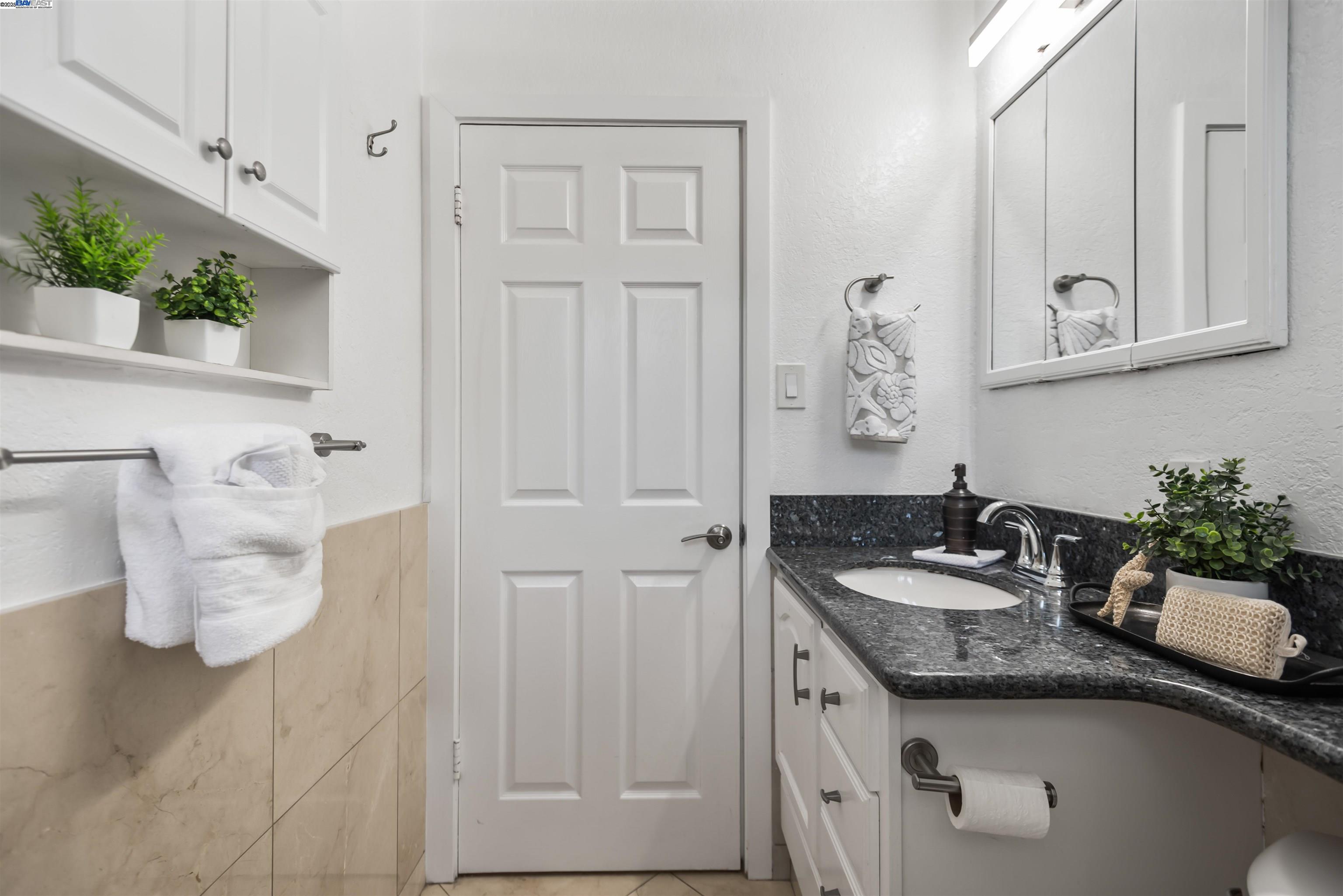 Detail Gallery Image 20 of 33 For 23688 Jorgensen Ln, Hayward,  CA 94541 - 3 Beds | 1 Baths