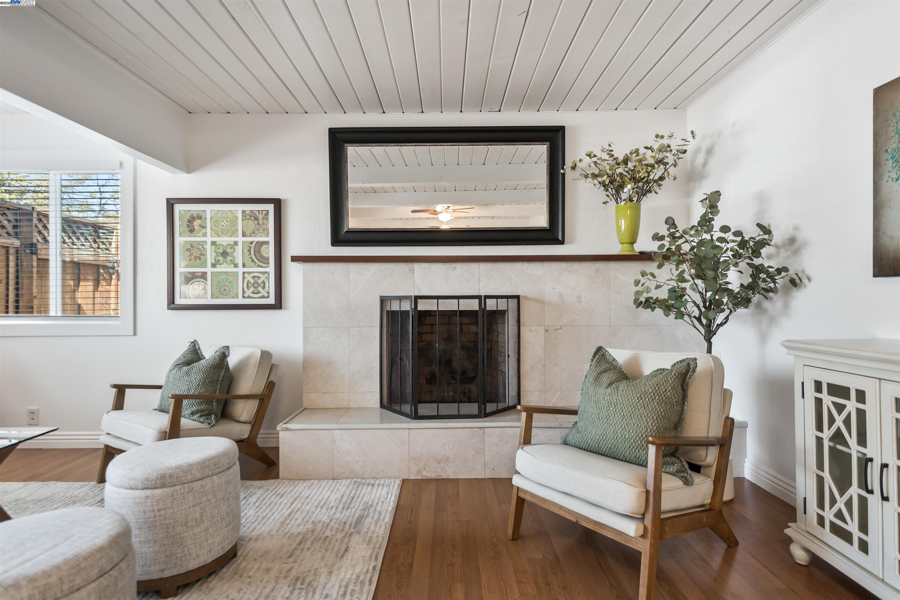 Detail Gallery Image 6 of 33 For 23688 Jorgensen Ln, Hayward,  CA 94541 - 3 Beds | 1 Baths