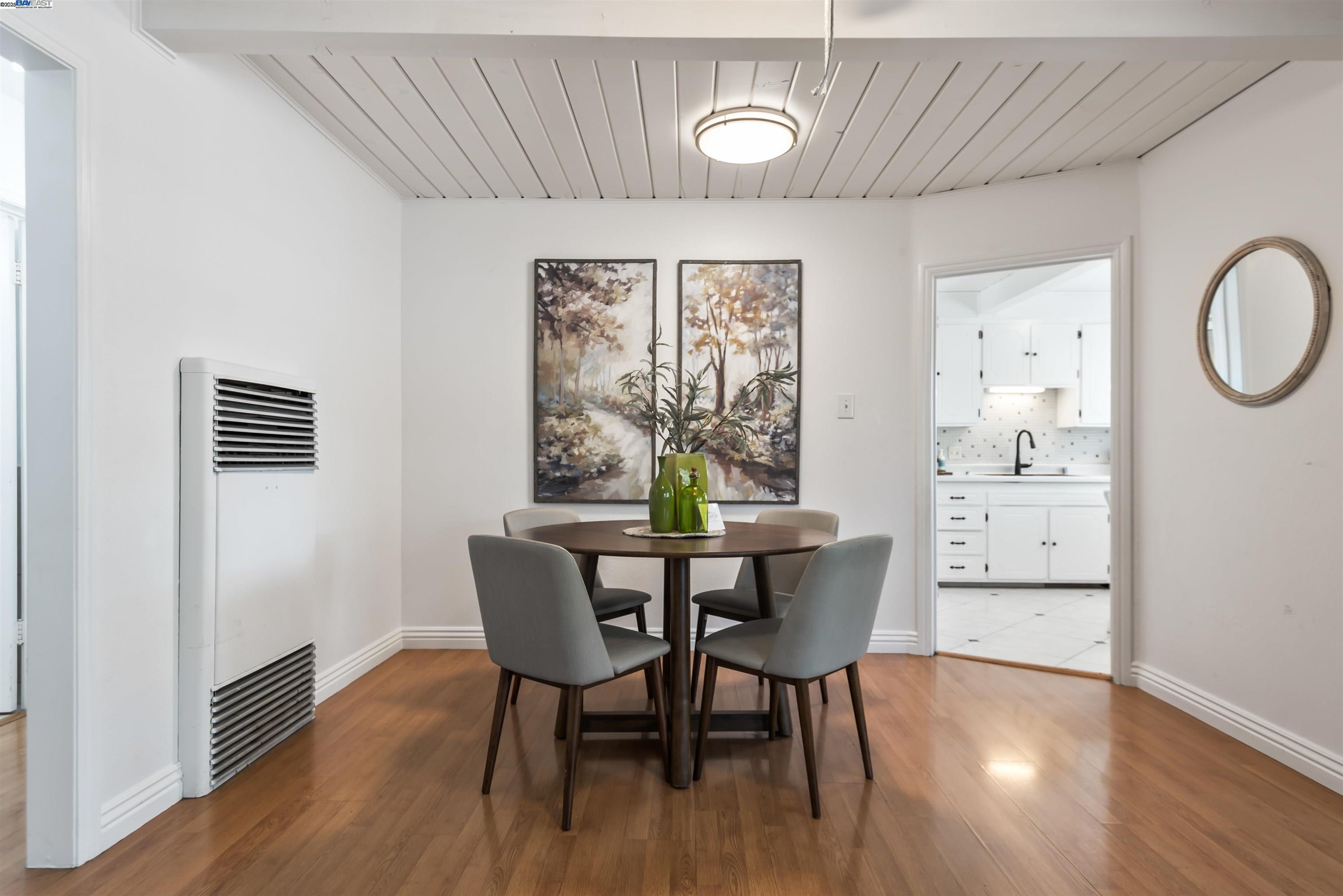 Detail Gallery Image 8 of 33 For 23688 Jorgensen Ln, Hayward,  CA 94541 - 3 Beds | 1 Baths