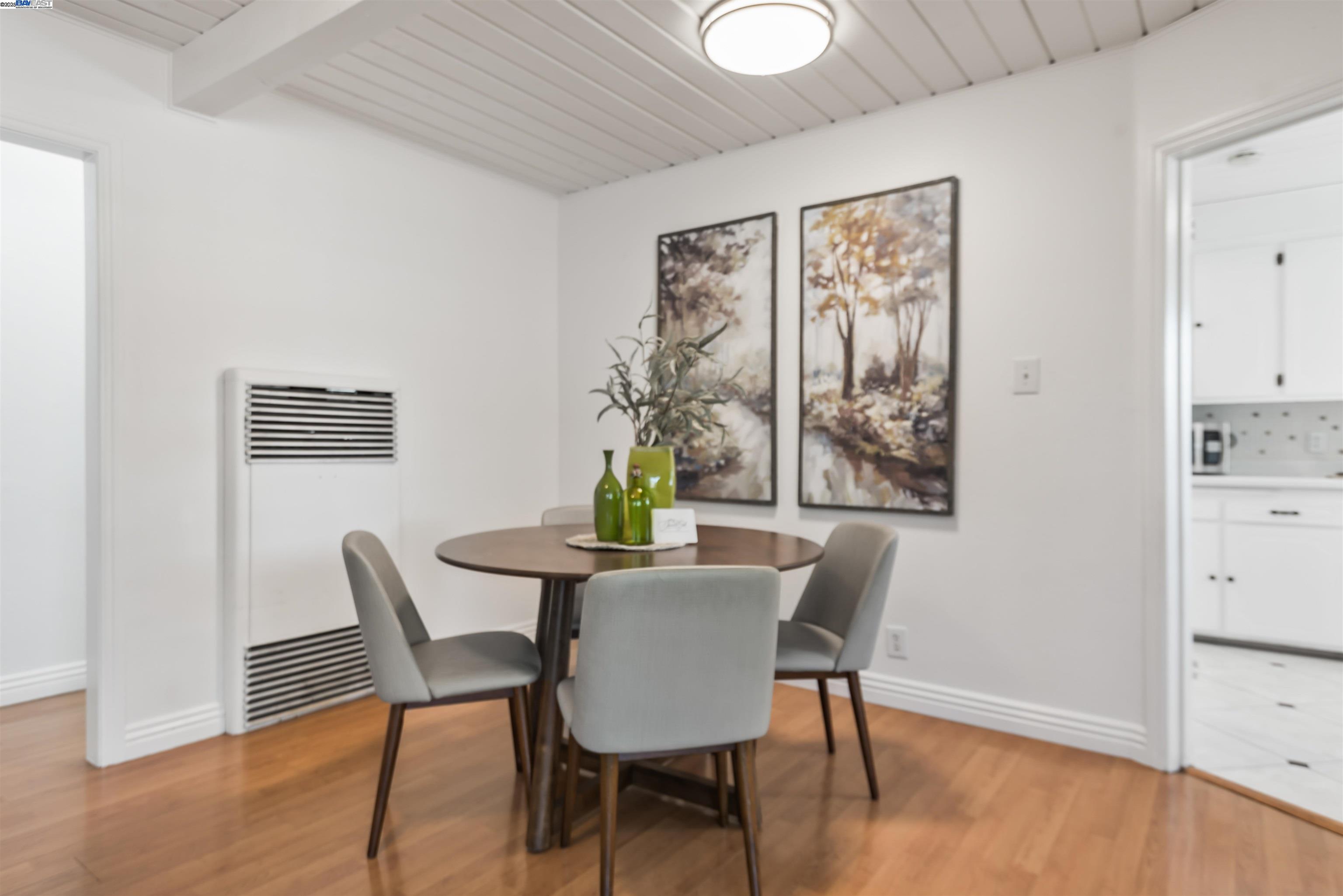 Detail Gallery Image 9 of 33 For 23688 Jorgensen Ln, Hayward,  CA 94541 - 3 Beds | 1 Baths
