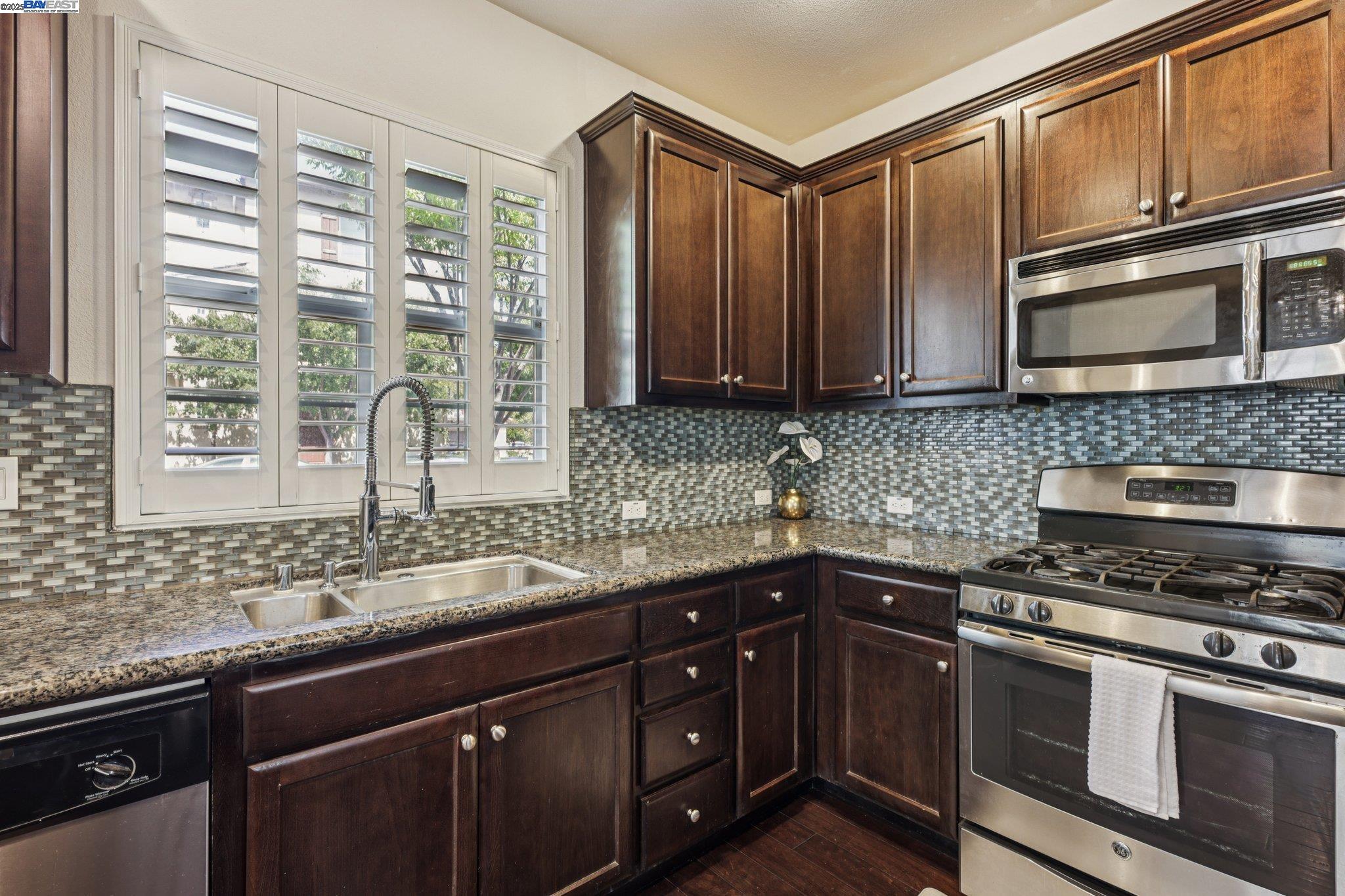 Detail Gallery Image 12 of 60 For 5010 Barrenstar Way, San Ramon,  CA 94582 - 2 Beds | 2/1 Baths