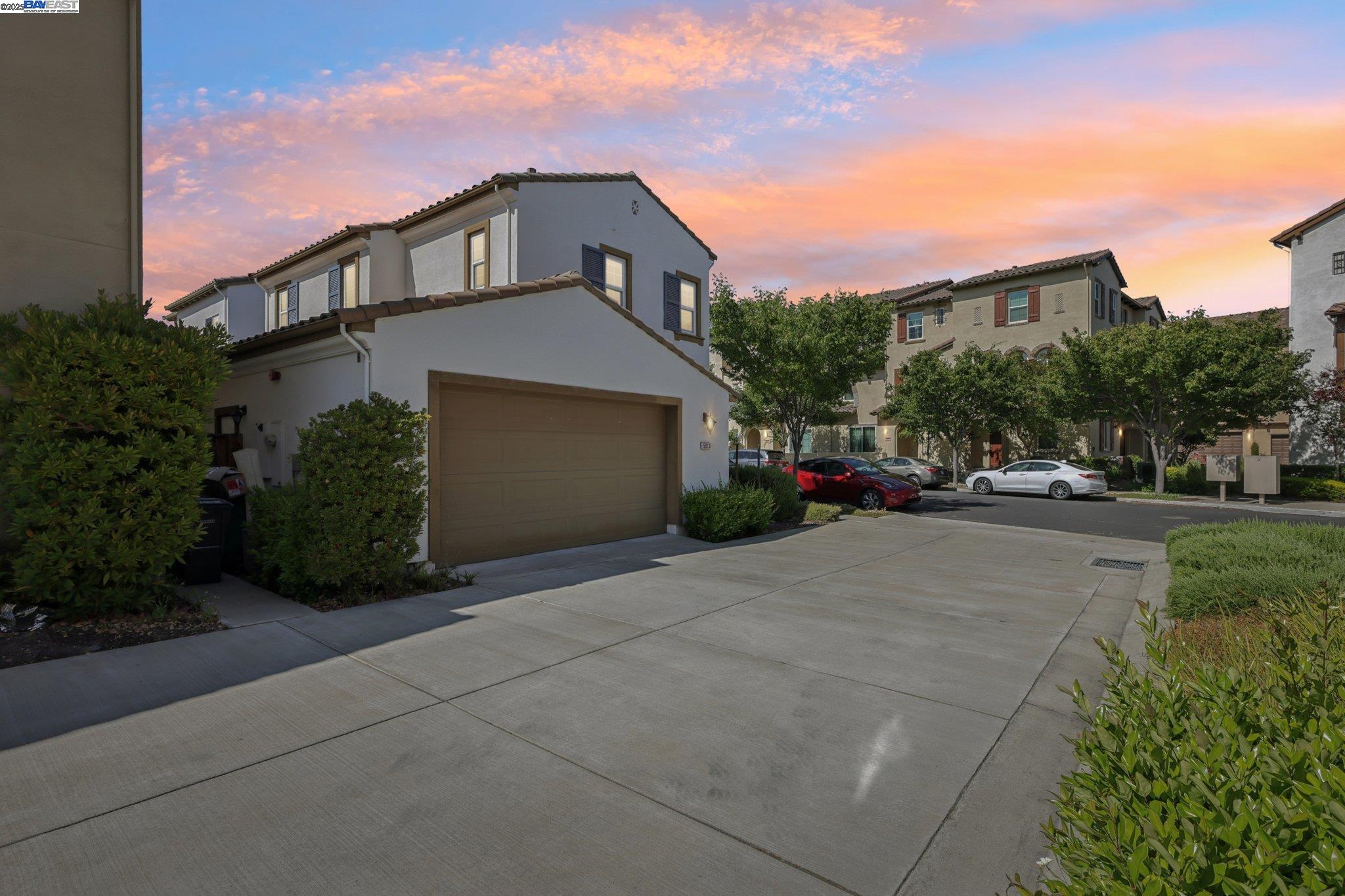 Detail Gallery Image 3 of 60 For 5010 Barrenstar Way, San Ramon,  CA 94582 - 2 Beds | 2/1 Baths