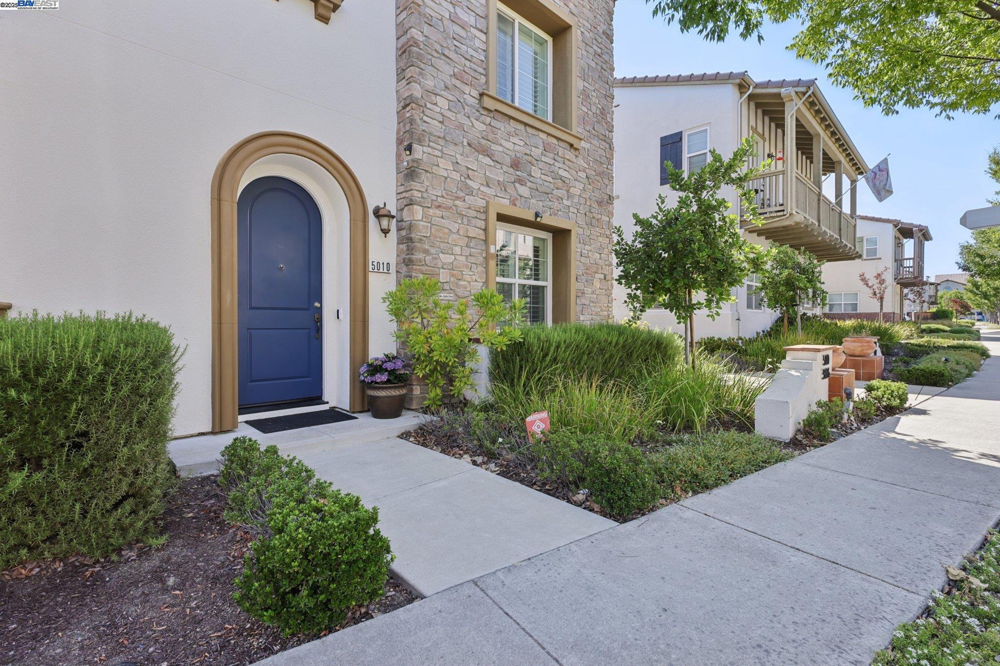 Detail Gallery Image 6 of 60 For 5010 Barrenstar Way, San Ramon,  CA 94582 - 2 Beds | 2/1 Baths