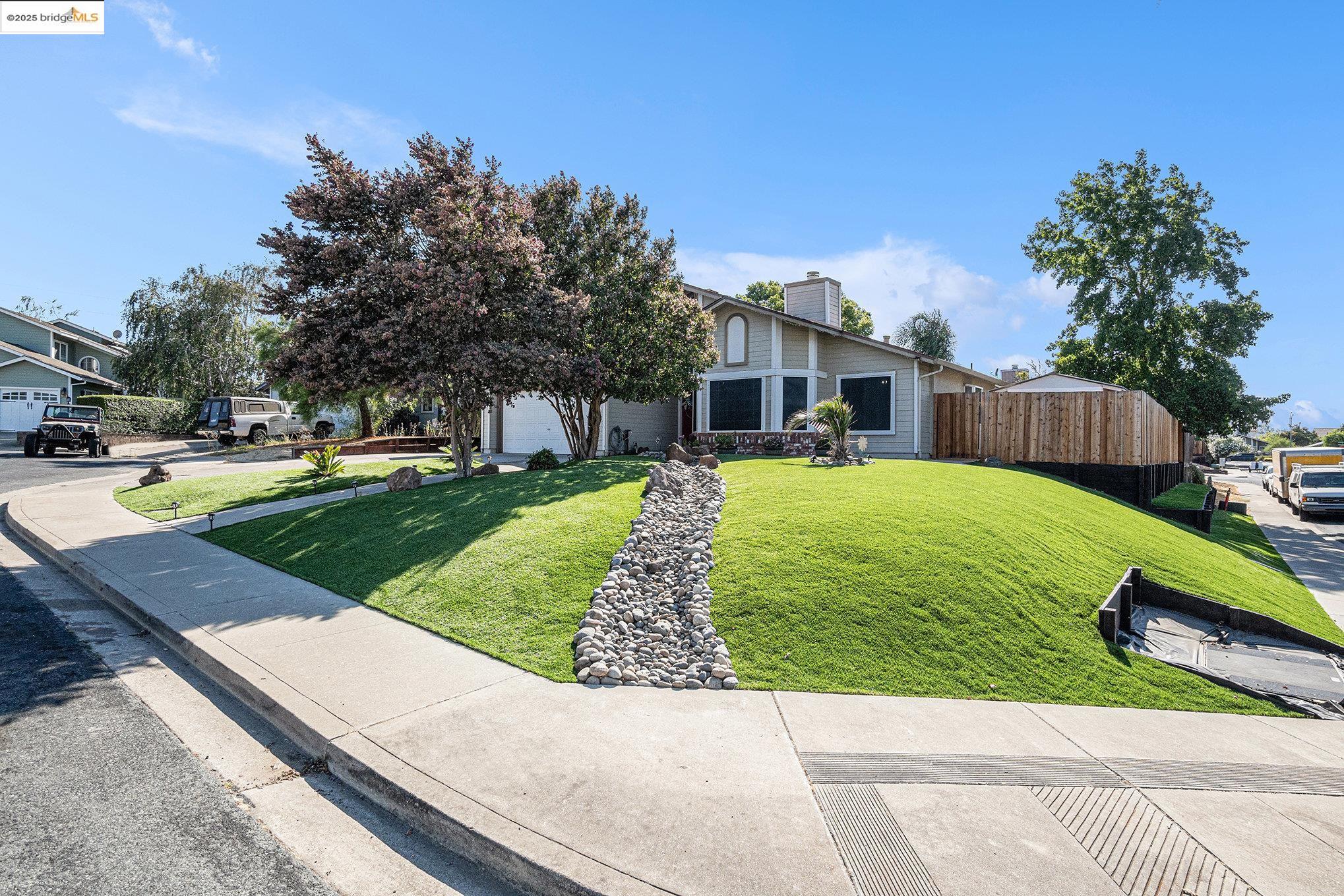 Detail Gallery Image 1 of 40 For 80 Mandeville Ct, Oakley,  CA 94561 - 3 Beds | 2 Baths
